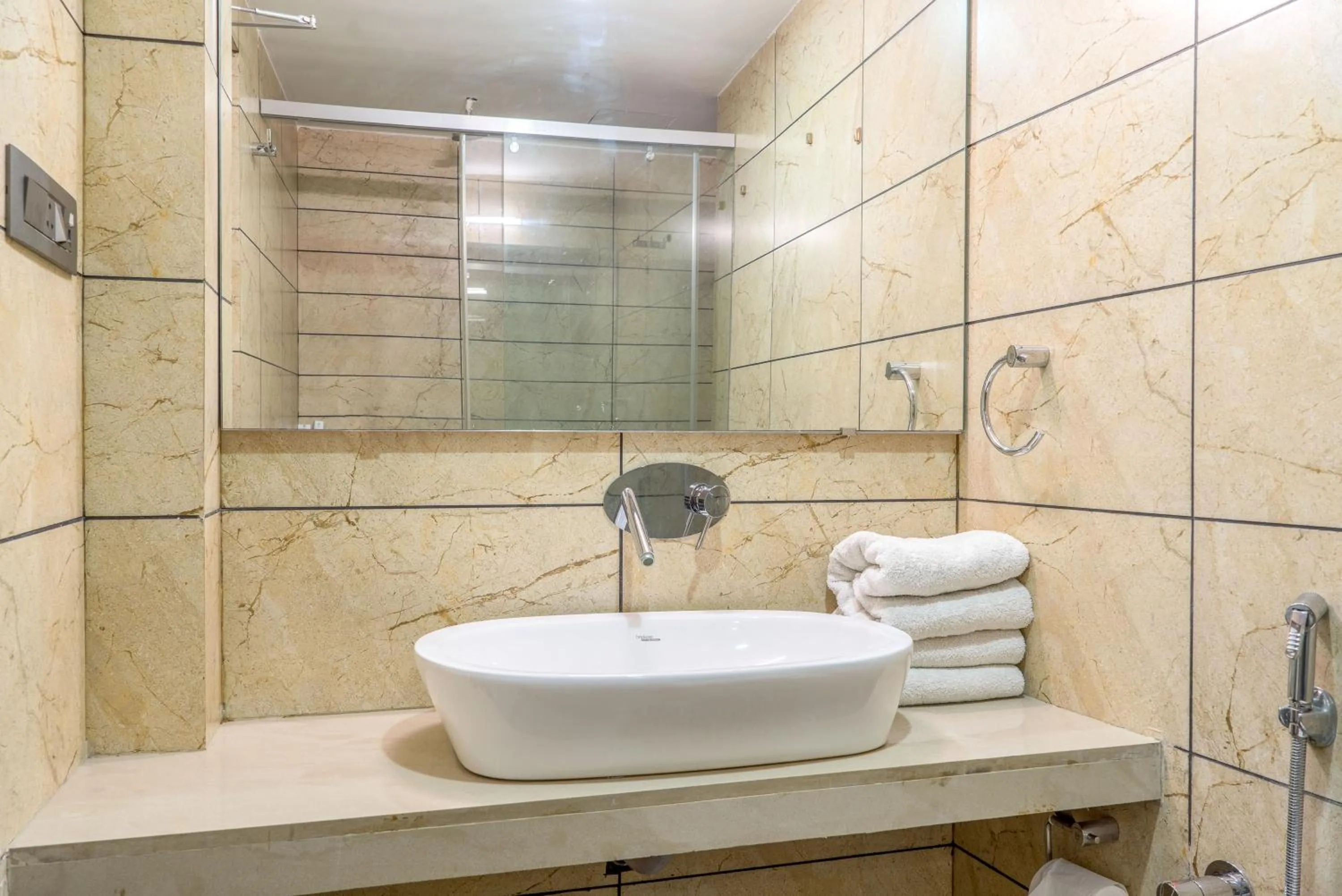 Bathroom in Super Inn Armoise Hotel - Navrangpura, Ahmedabad