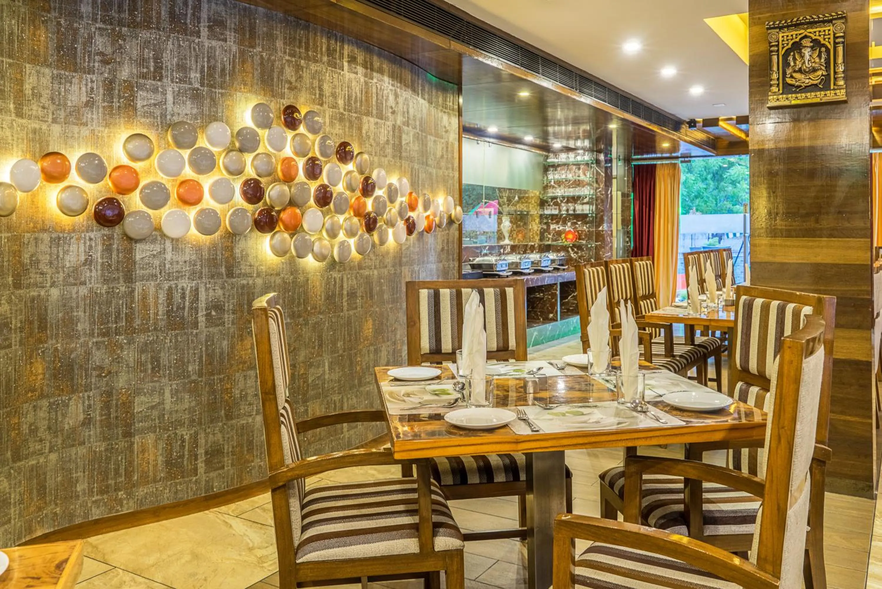 Restaurant/places to eat in Super Inn Armoise Hotel - Navrangpura, Ahmedabad