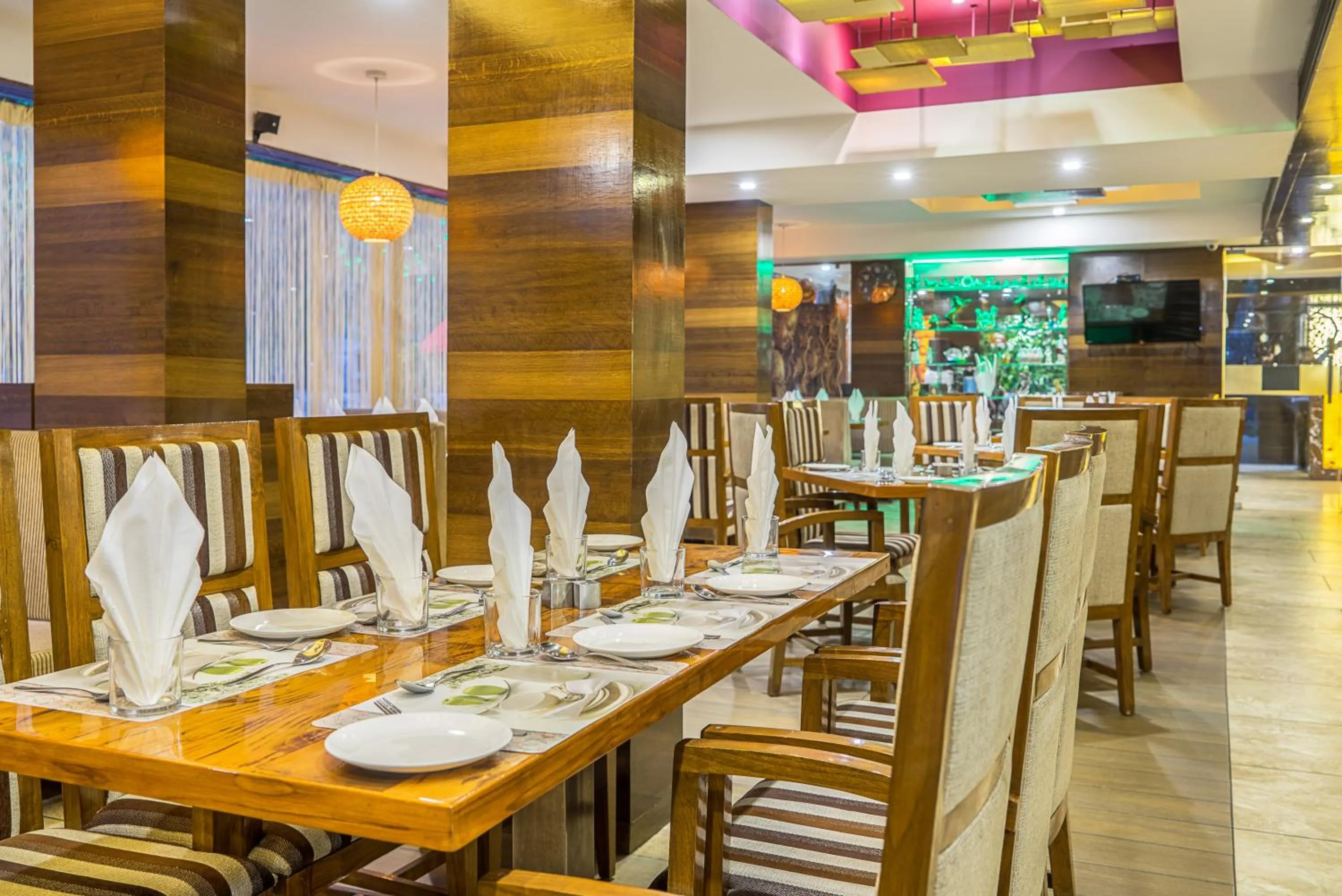 Restaurant/places to eat in Super Inn Armoise Hotel - Navrangpura, Ahmedabad