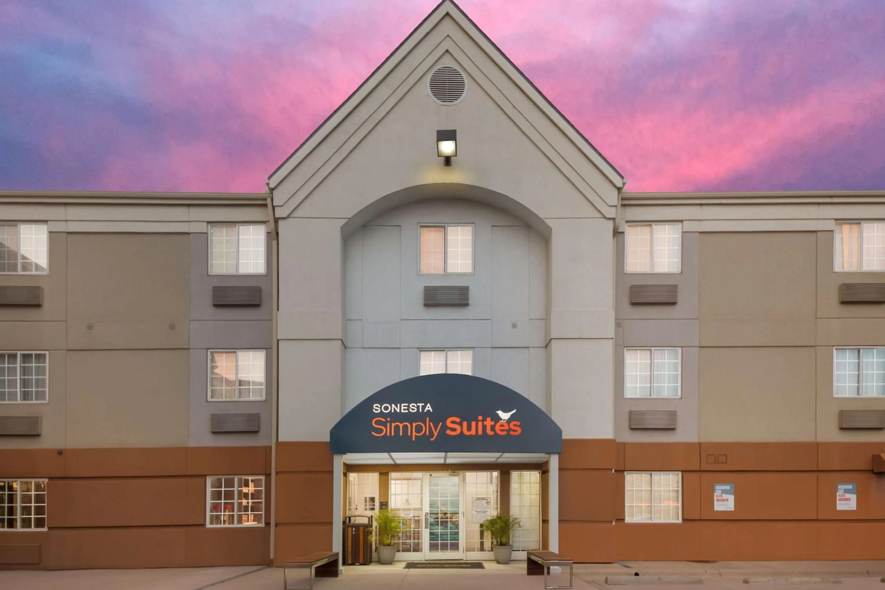 Property building in Sonesta Simply Suites Baltimore BWI Airport