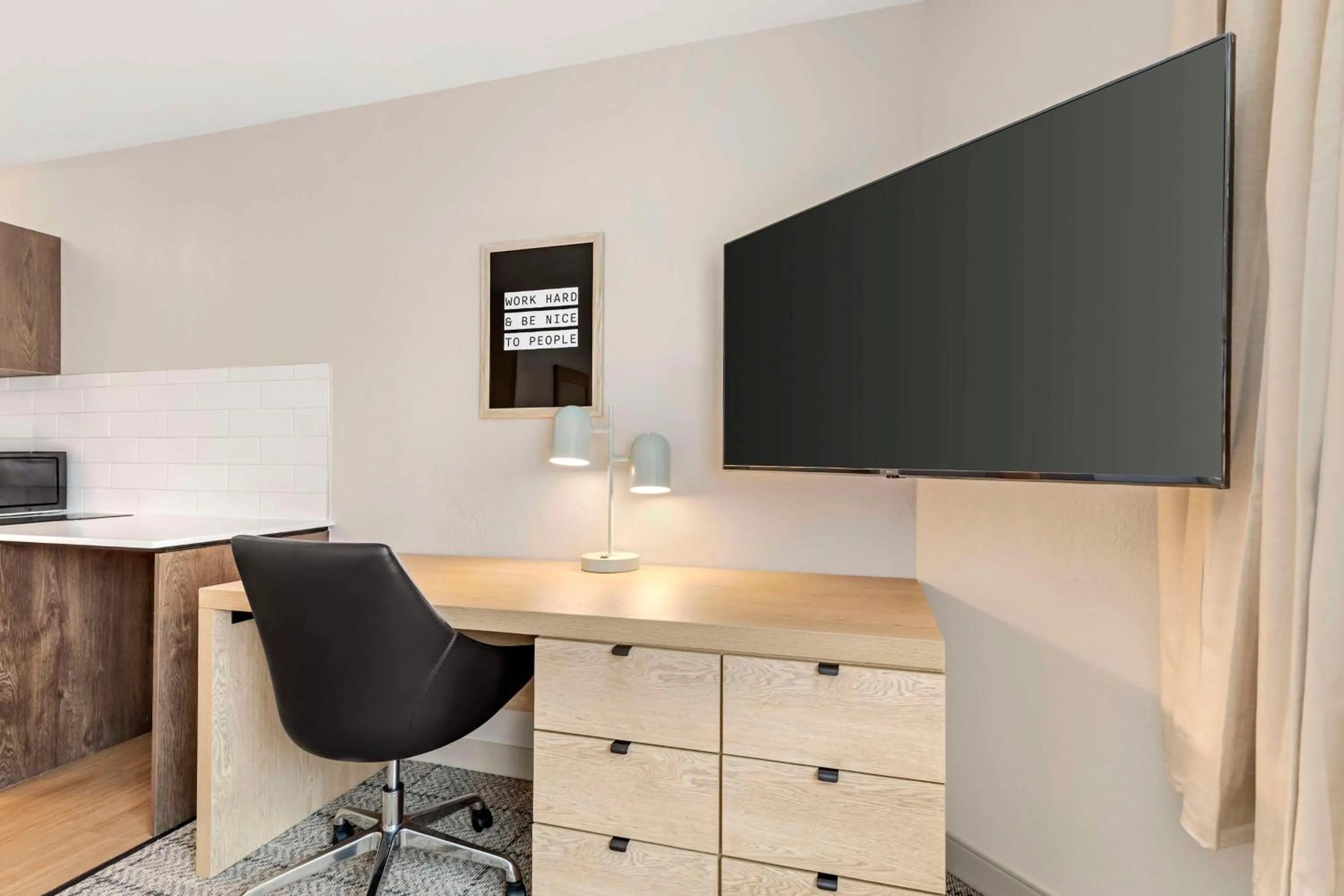 Photo of the whole room in Sonesta Simply Suites Baltimore BWI Airport