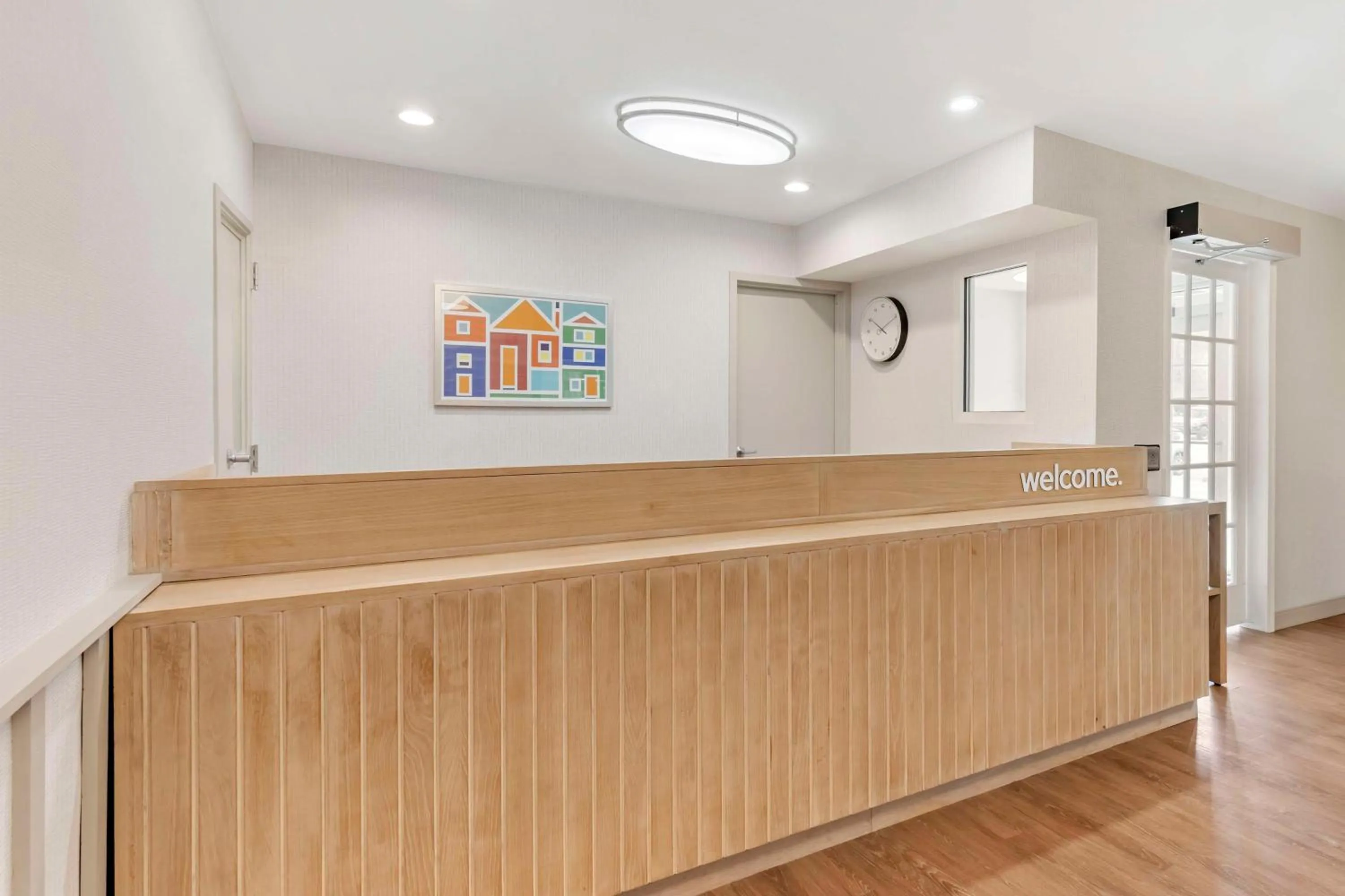 Lobby or reception in Sonesta Simply Suites Baltimore BWI Airport