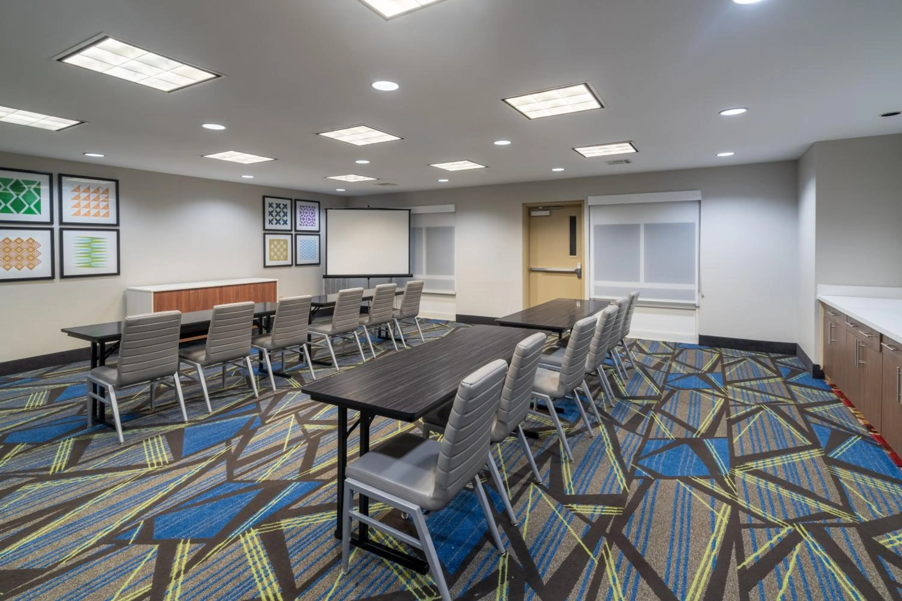 Meeting/conference room in Holiday Inn Express Hotel & Suites Talladega by IHG