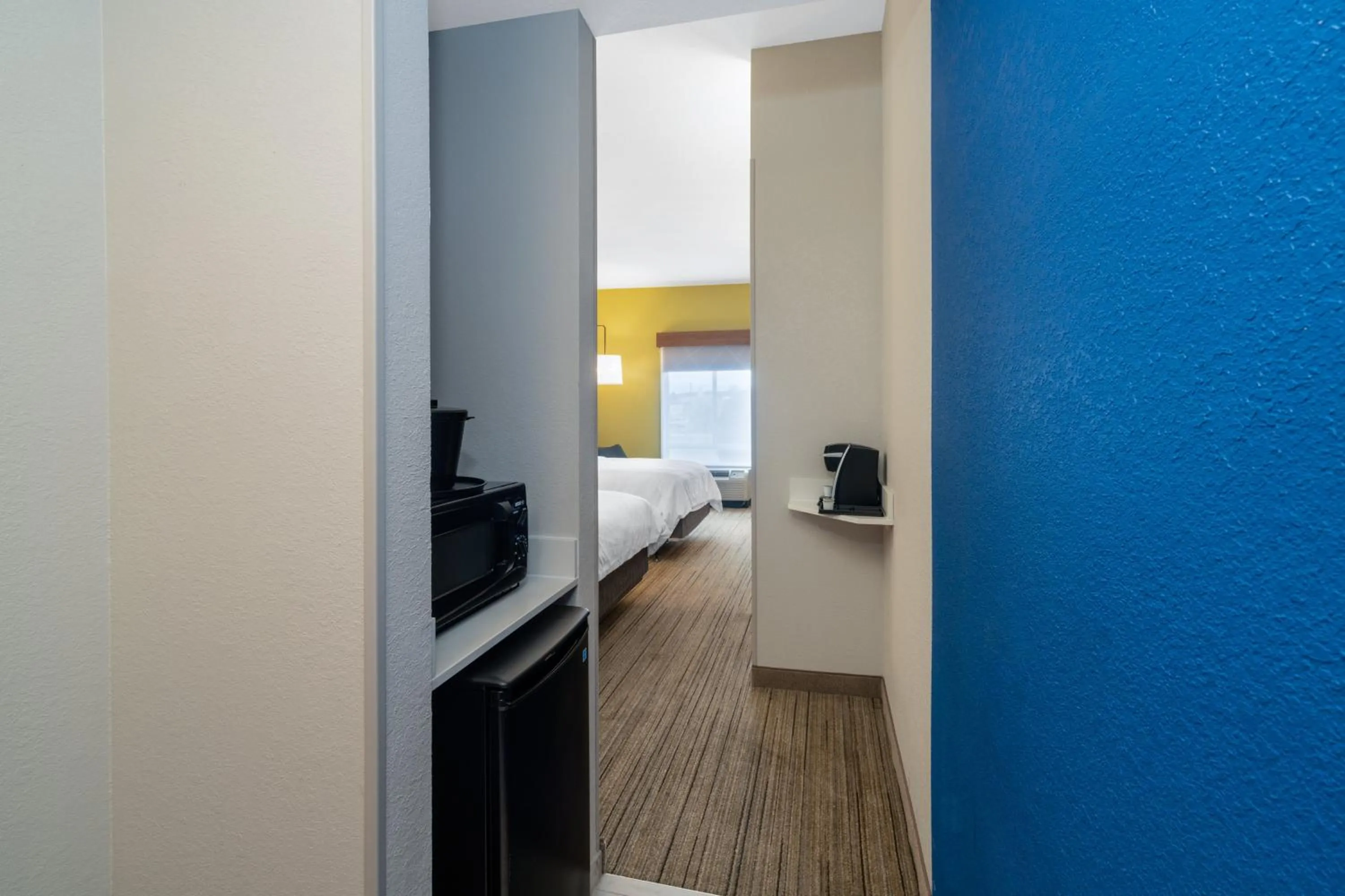 Photo of the whole room, Bed in Holiday Inn Express Hotel & Suites Talladega by IHG