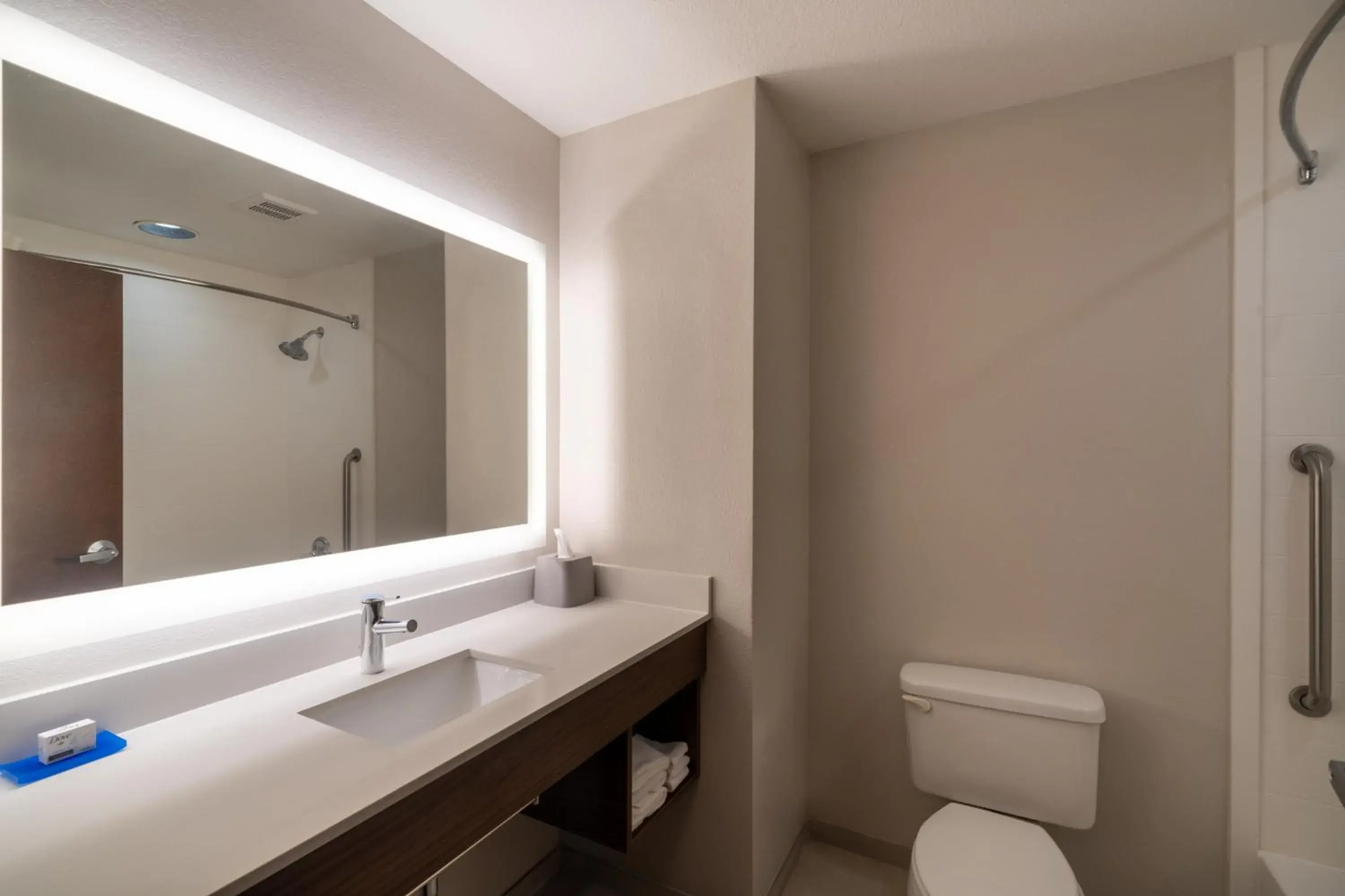 Queen Suite with Two Queen Beds in Holiday Inn Express Hotel & Suites Talladega by IHG Queen Suite with Two Queen Beds in Holiday Inn Express Hotel & Suites Talladega by IHG