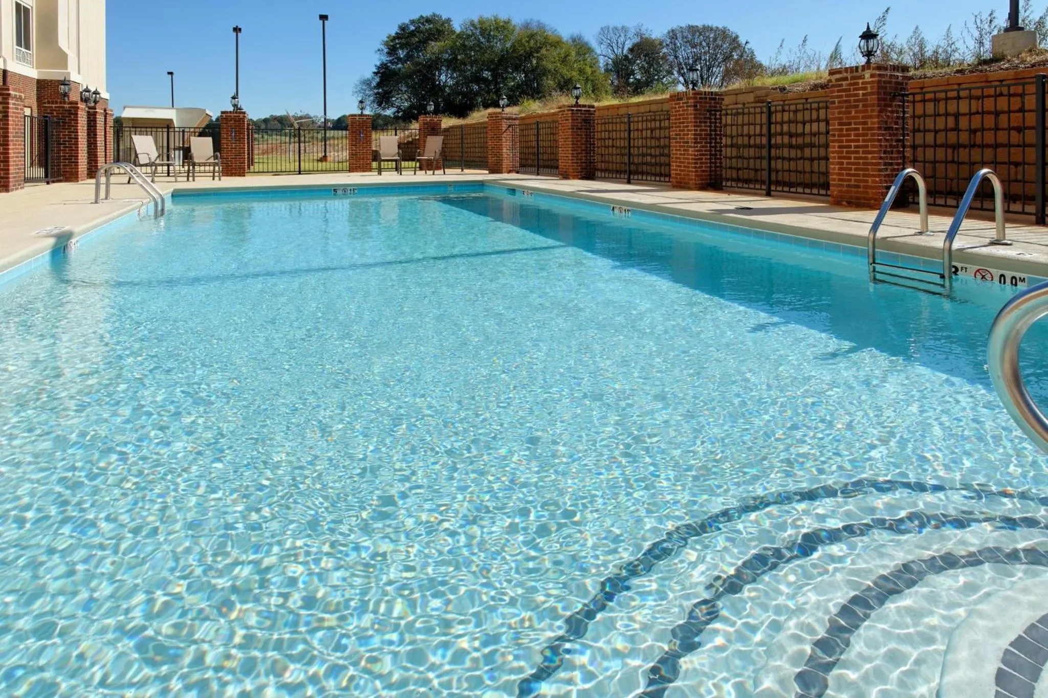 Swimming pool in Holiday Inn Express Hotel & Suites Talladega by IHG