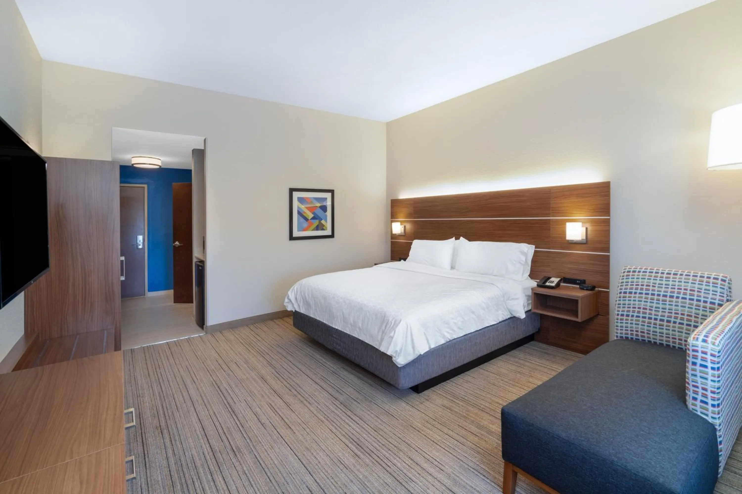 Photo of the whole room, Bed in Holiday Inn Express Hotel & Suites Talladega by IHG