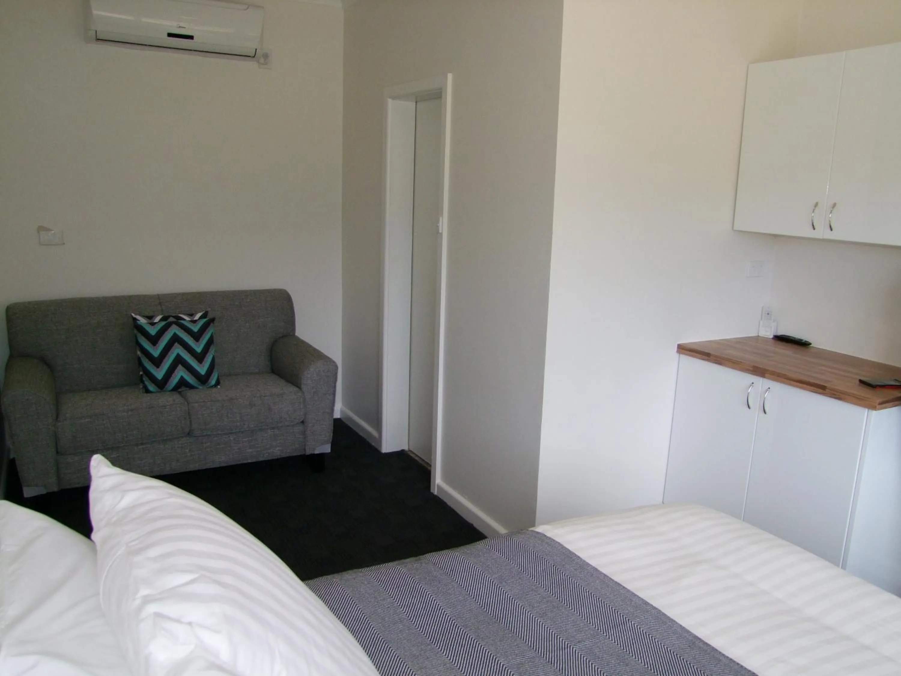 Photo of the whole room, Bed in Corryong Hotel Motel