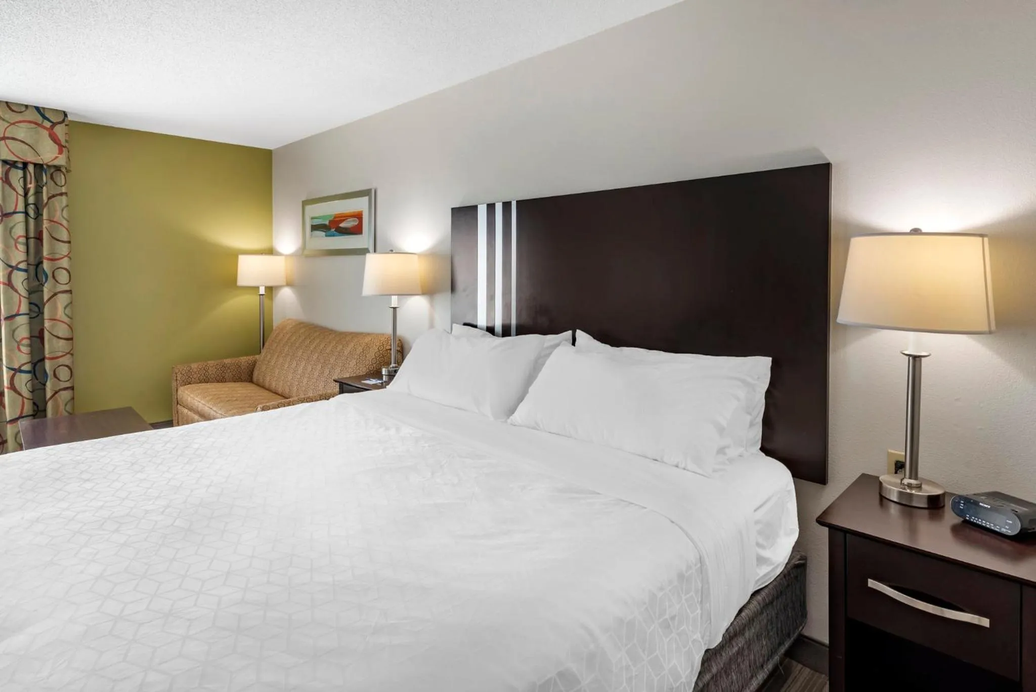Photo of the whole room, Bed in Holiday Inn Express Hotel & Suites Cincinnati-Blue Ash by IHG