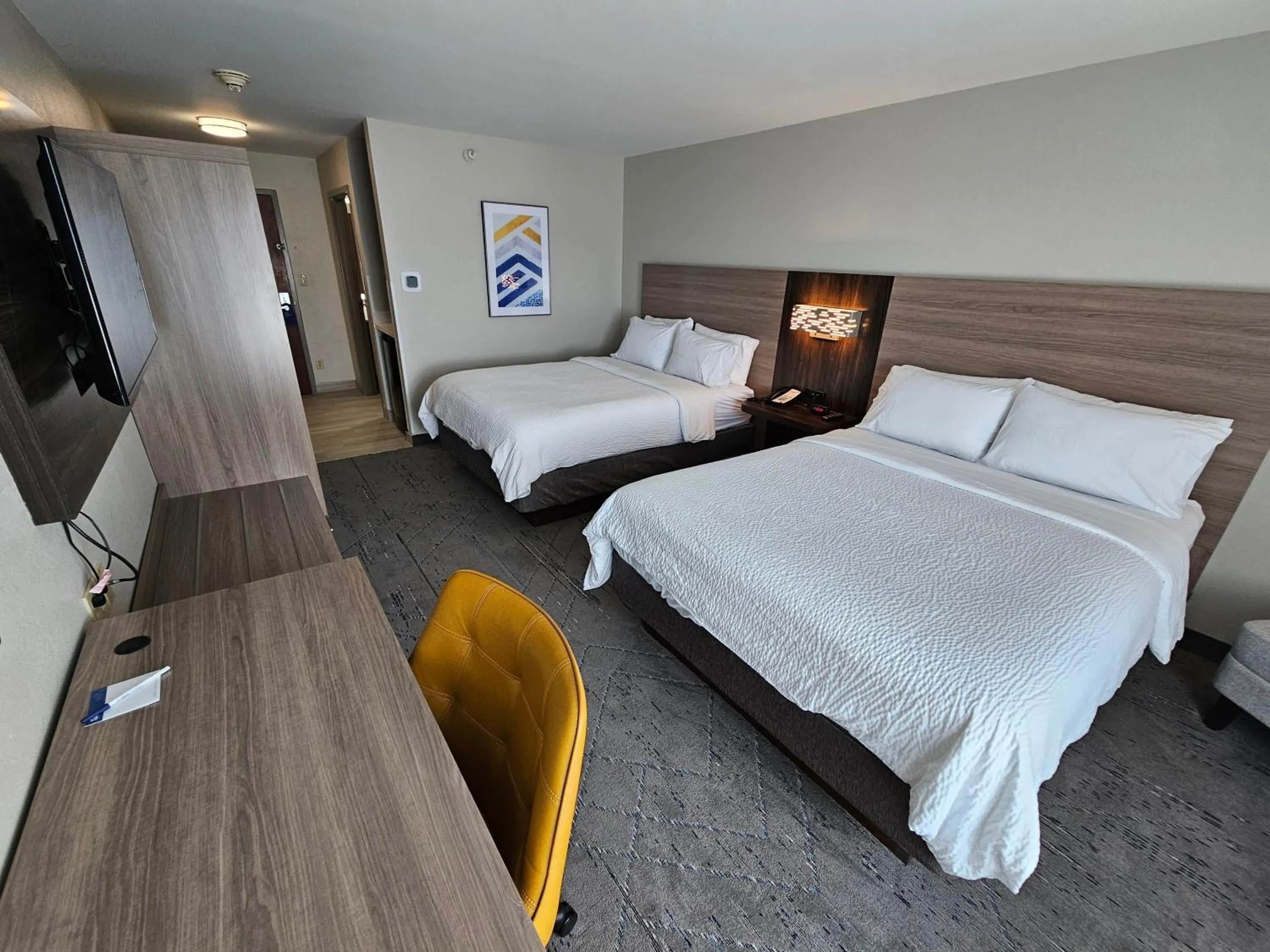 Photo of the whole room, Bed in Holiday Inn Express Hotel & Suites Cincinnati-Blue Ash by IHG
