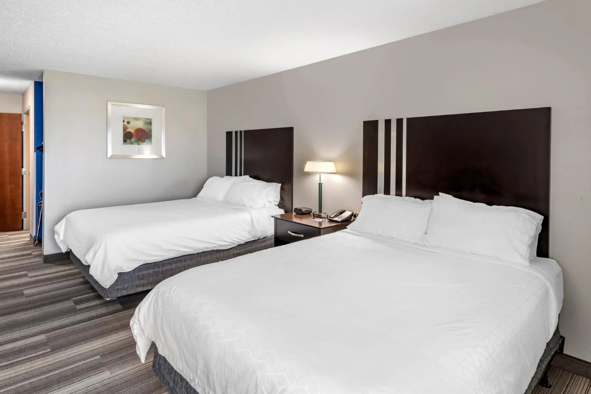 Photo of the whole room, Bed in Holiday Inn Express Hotel & Suites Cincinnati-Blue Ash by IHG