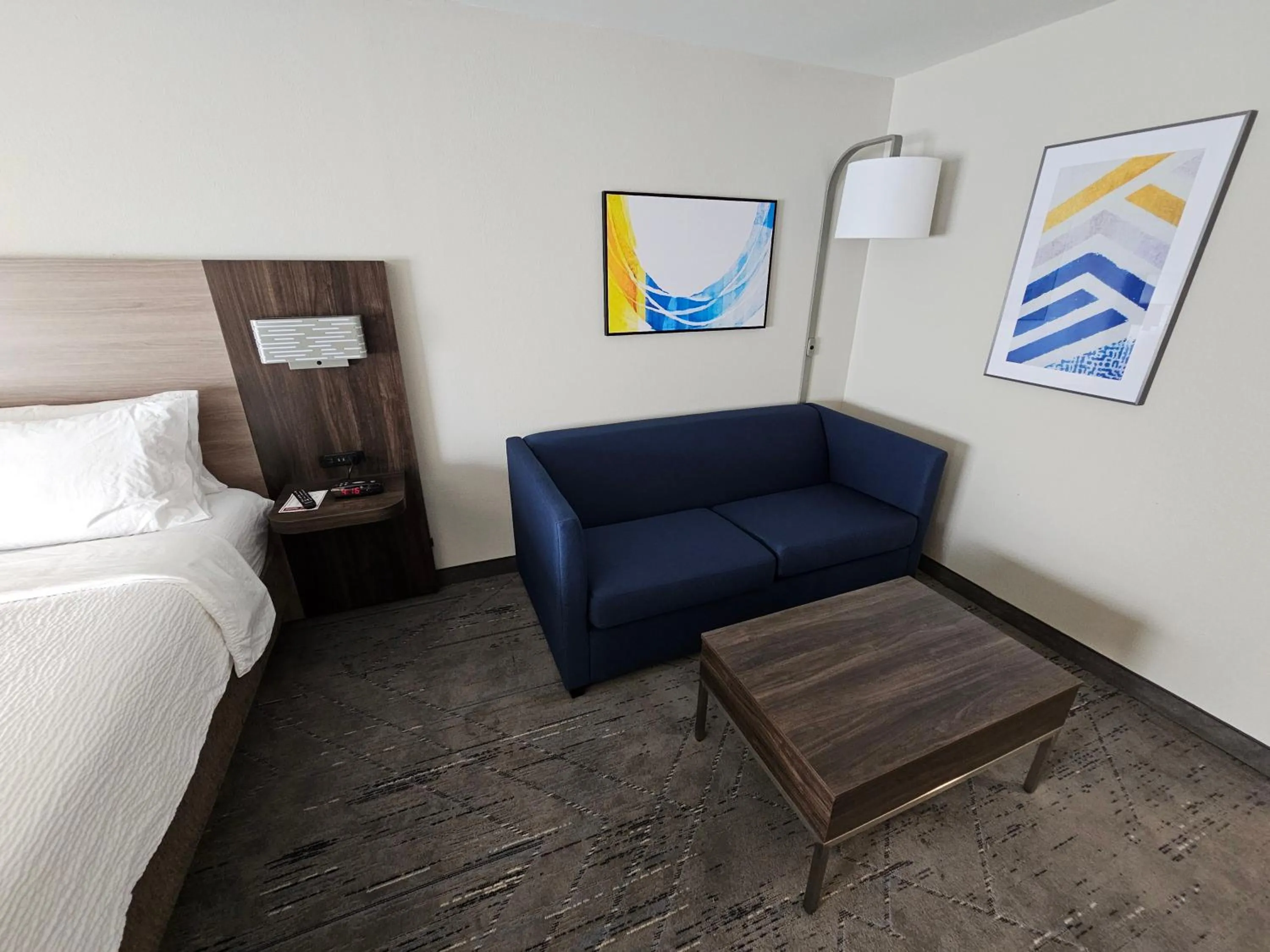 Bedroom, Bed in Holiday Inn Express Hotel & Suites Cincinnati-Blue Ash by IHG