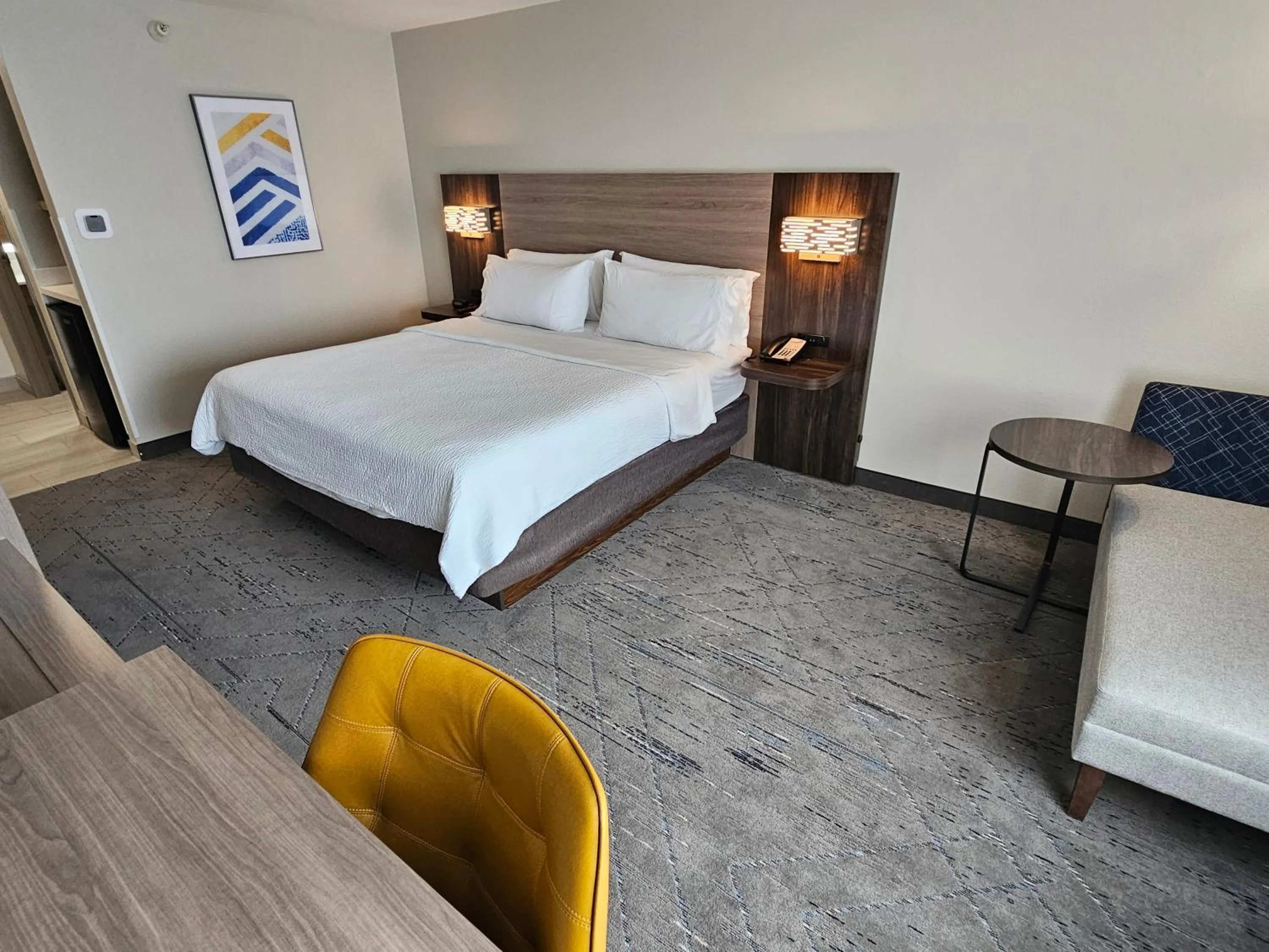 Photo of the whole room, Bed in Holiday Inn Express Hotel & Suites Cincinnati-Blue Ash by IHG