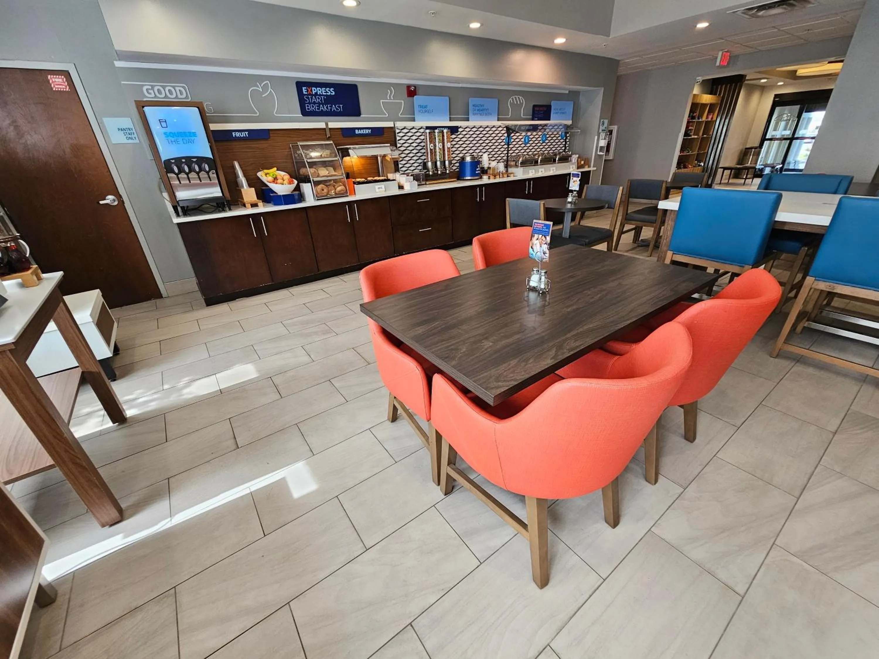 Breakfast in Holiday Inn Express Hotel & Suites Cincinnati-Blue Ash by IHG