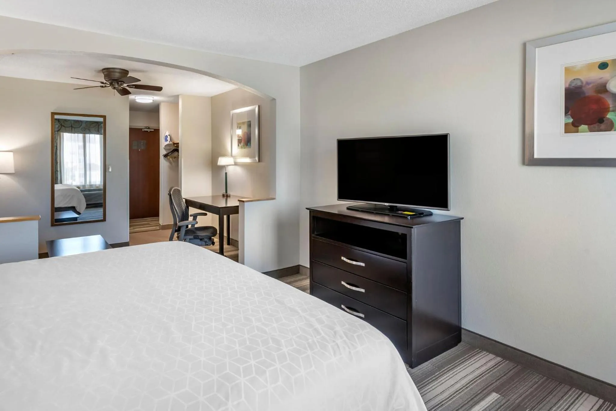 Photo of the whole room, Bed in Holiday Inn Express Hotel & Suites Cincinnati-Blue Ash by IHG
