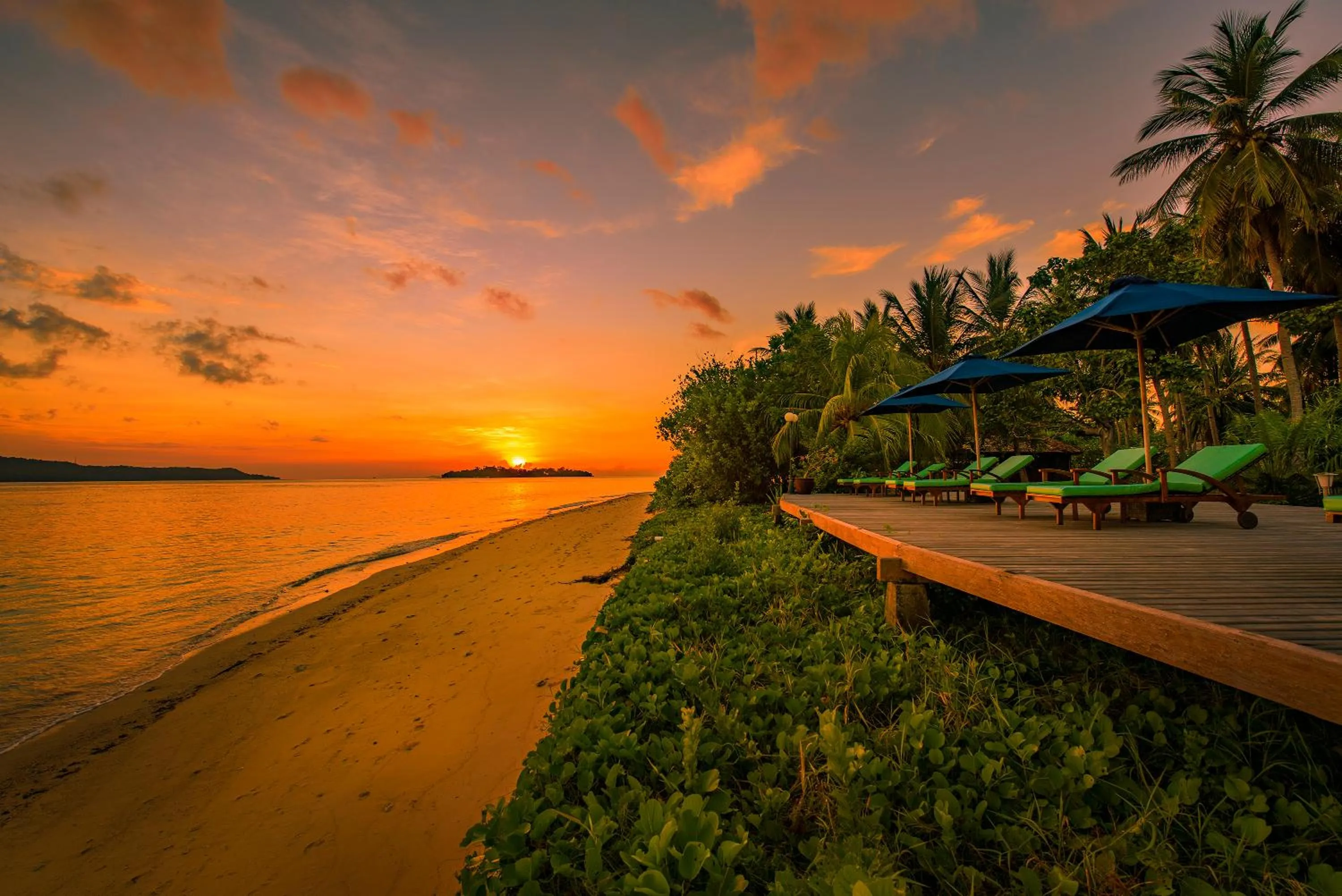 Beach in Gangga Island Resort & Spa