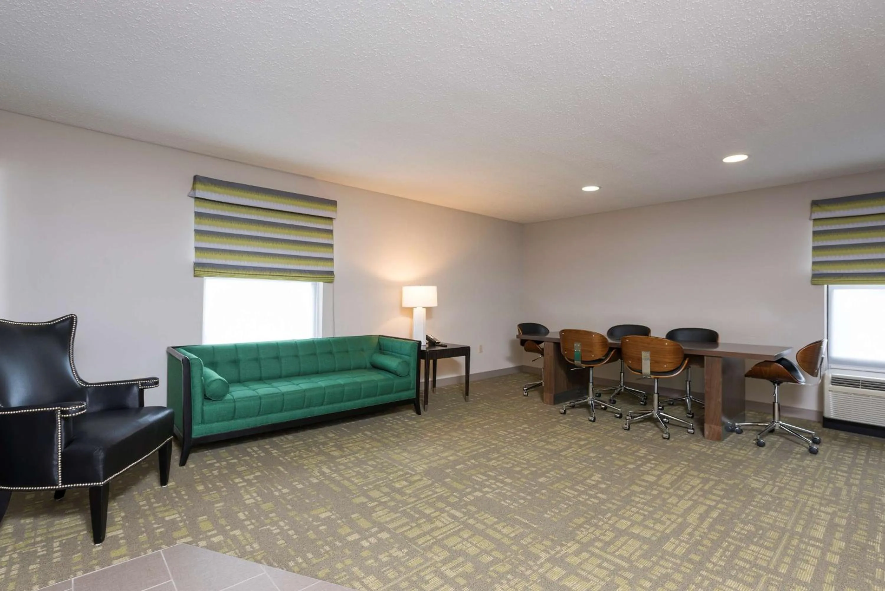 Living room in Hampton Inn & Suites East Lansing