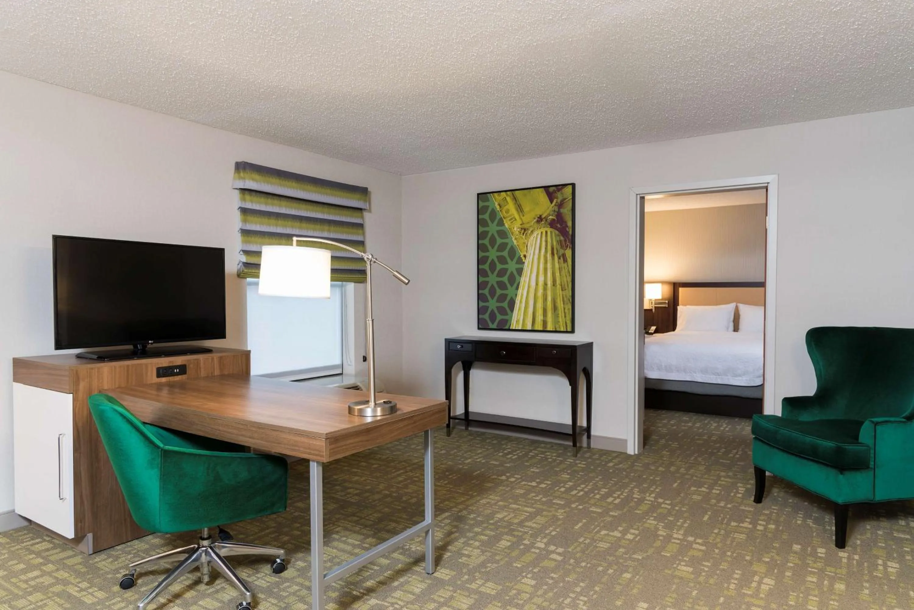 Bedroom, Bed in Hampton Inn & Suites East Lansing