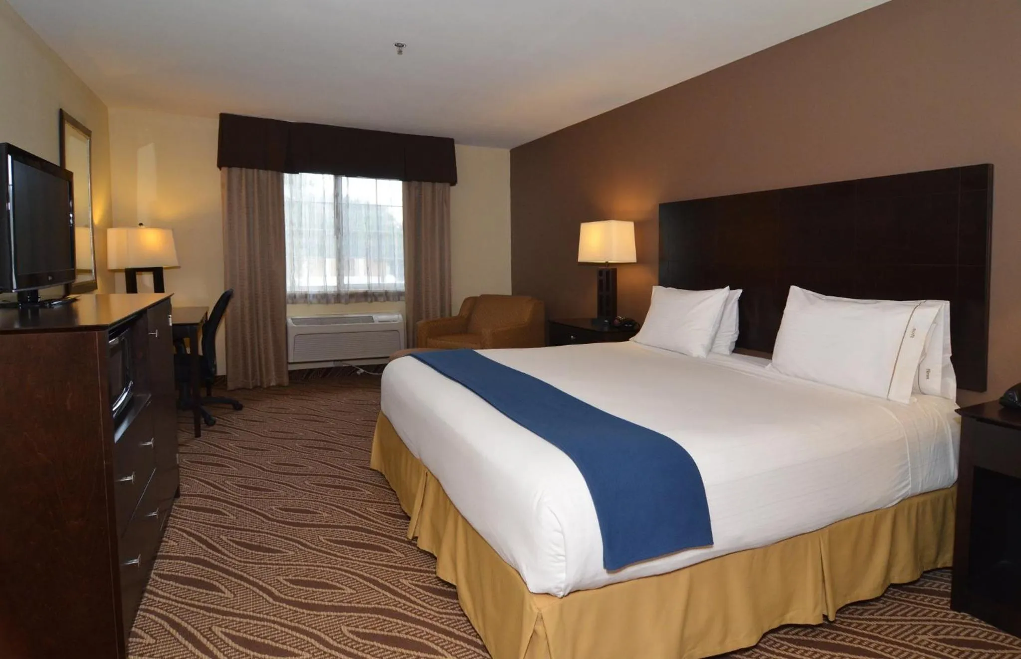 King Room in Quality Inn & Suites San Antonio Airport - Stone Oak
