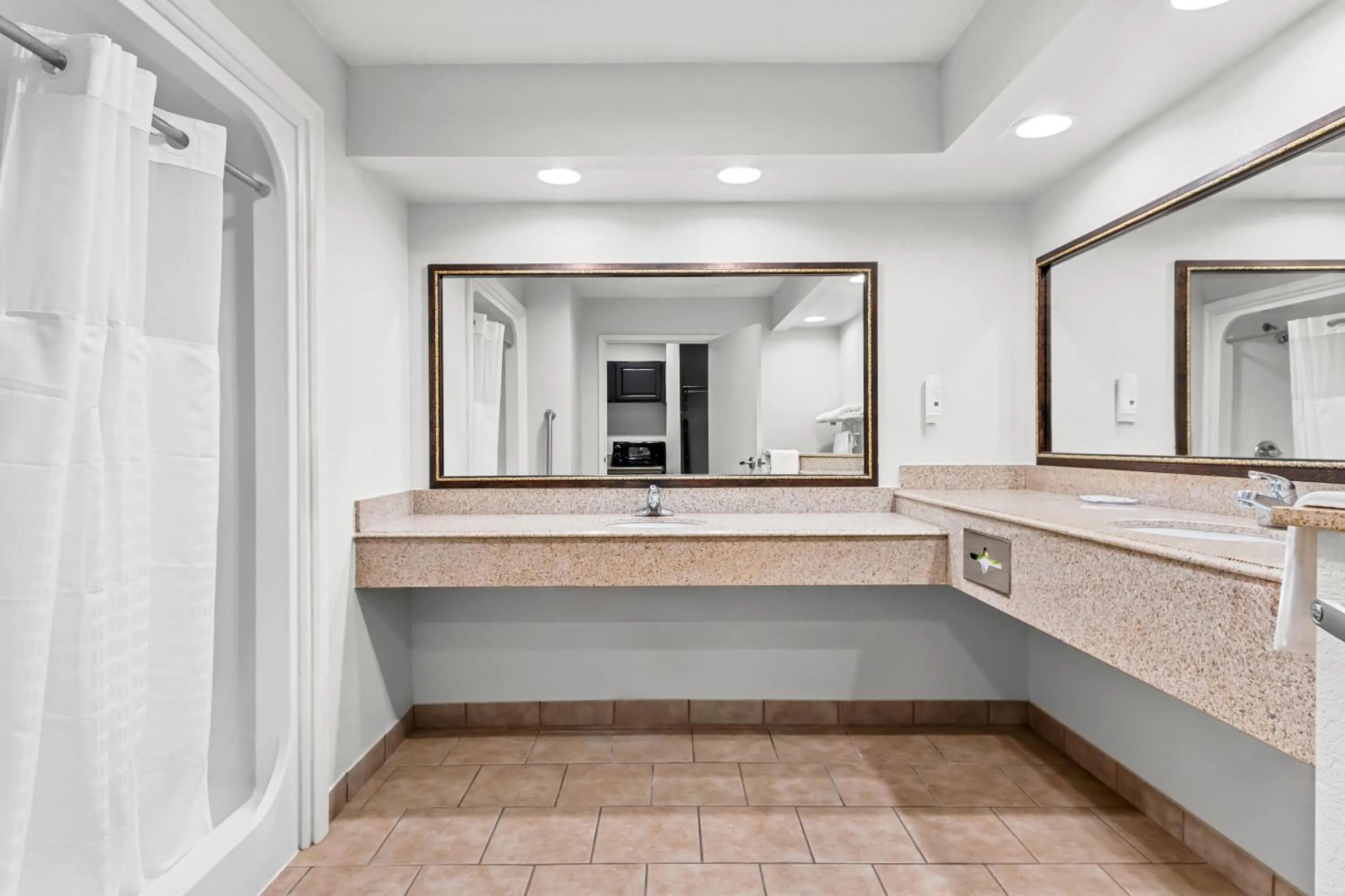 Bathroom in Quality Inn & Suites San Antonio Airport - Stone Oak