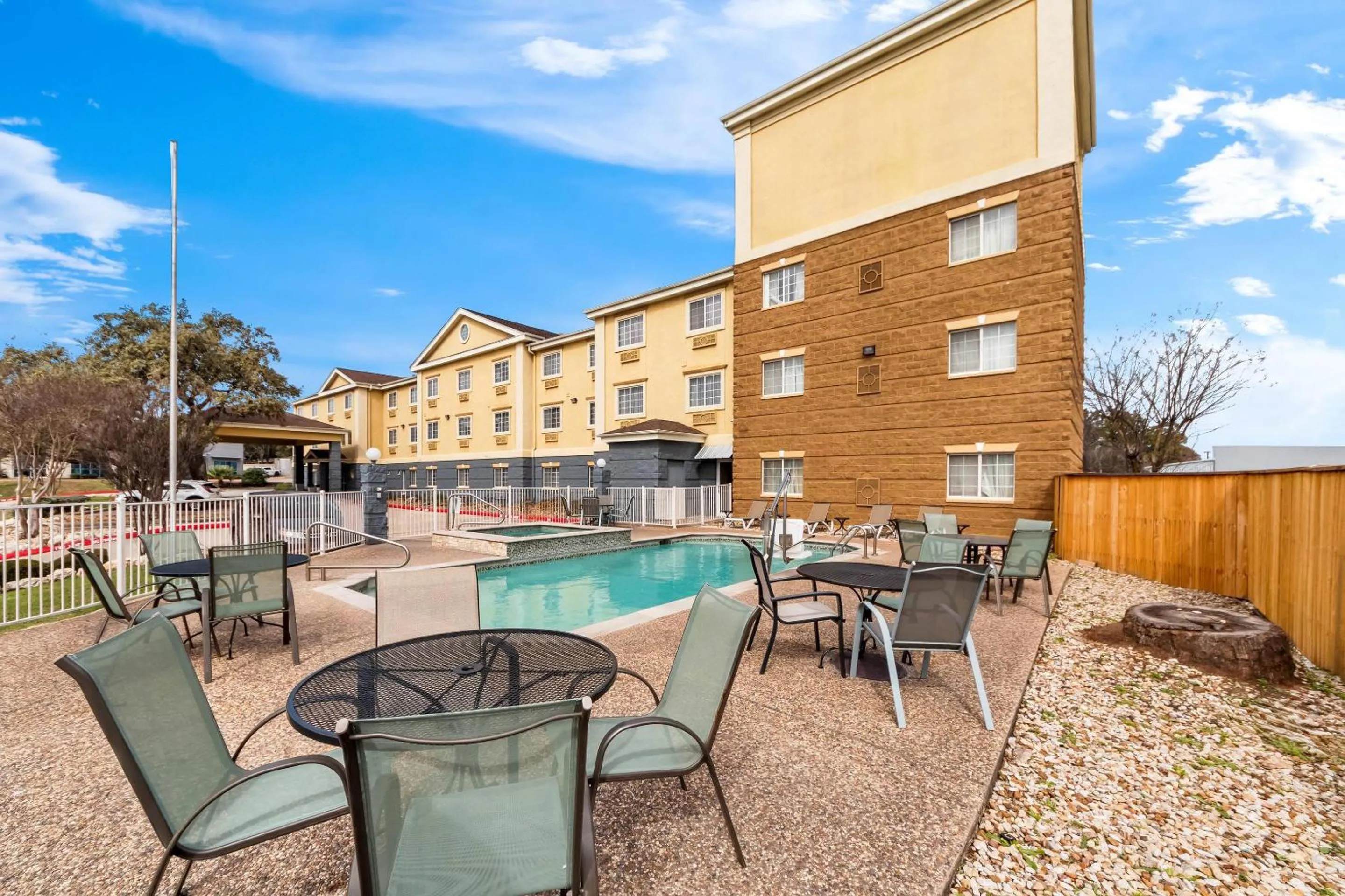 Swimming pool in Quality Inn & Suites San Antonio Airport - Stone Oak