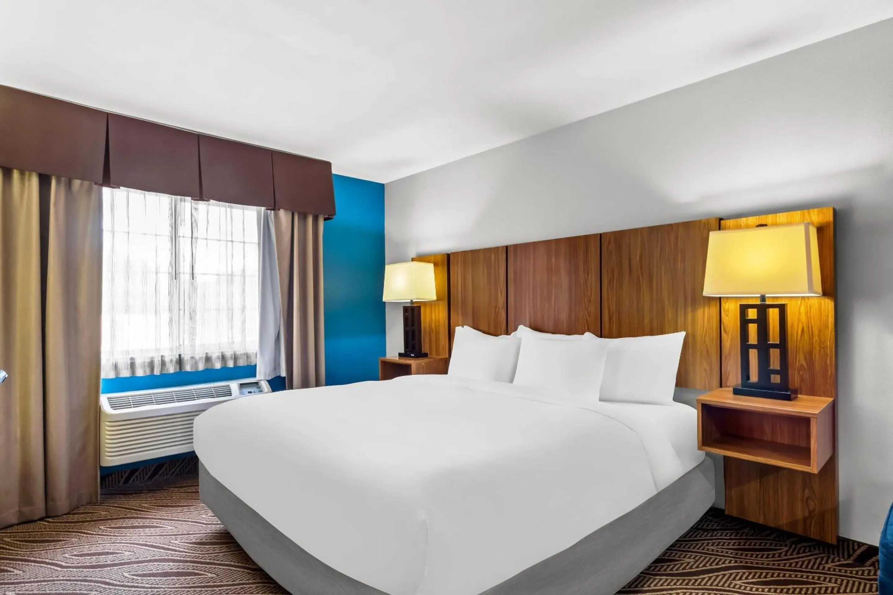 Bedroom, Bed in Quality Inn & Suites San Antonio Airport - Stone Oak