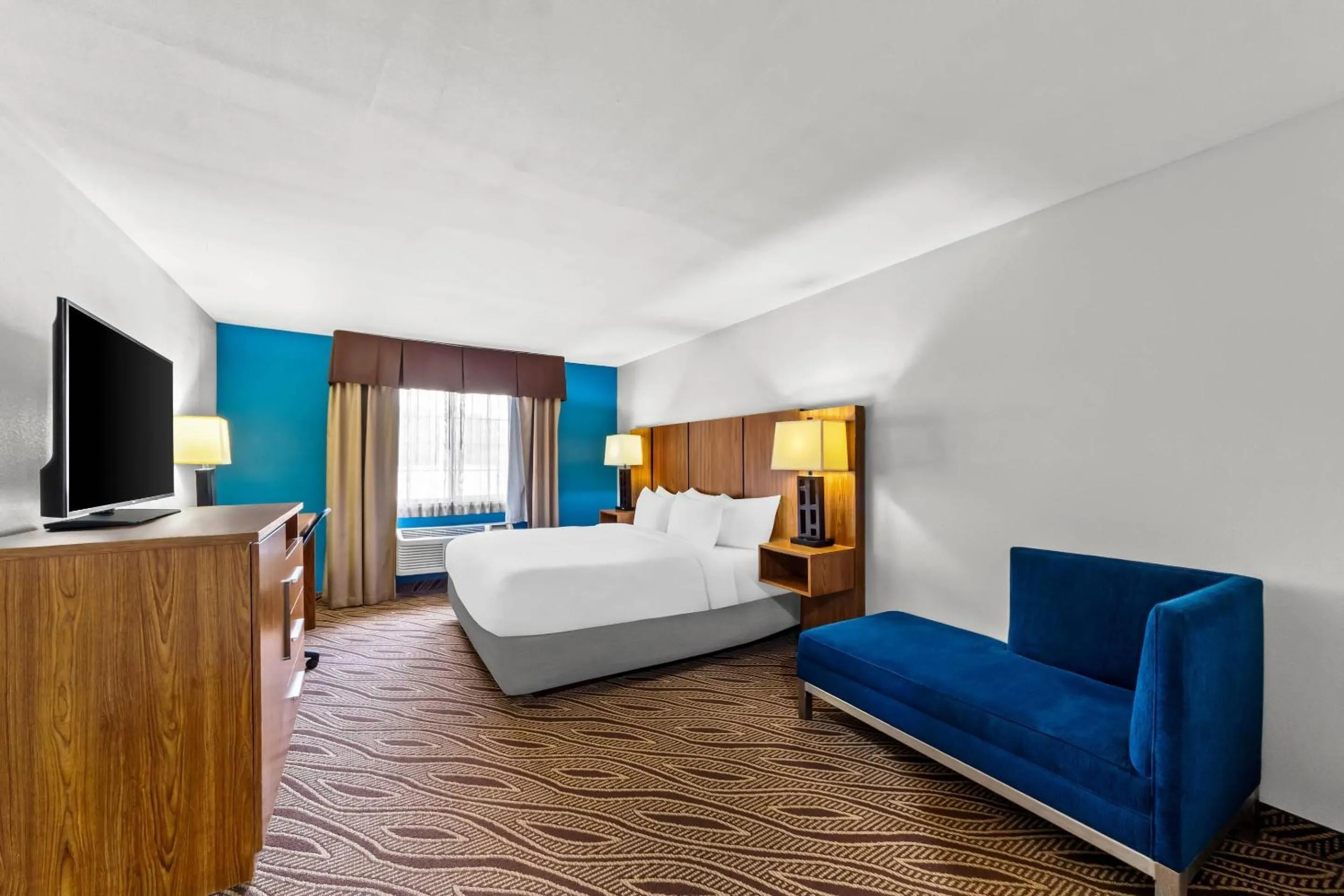 Bedroom, Bed in Quality Inn & Suites San Antonio Airport - Stone Oak