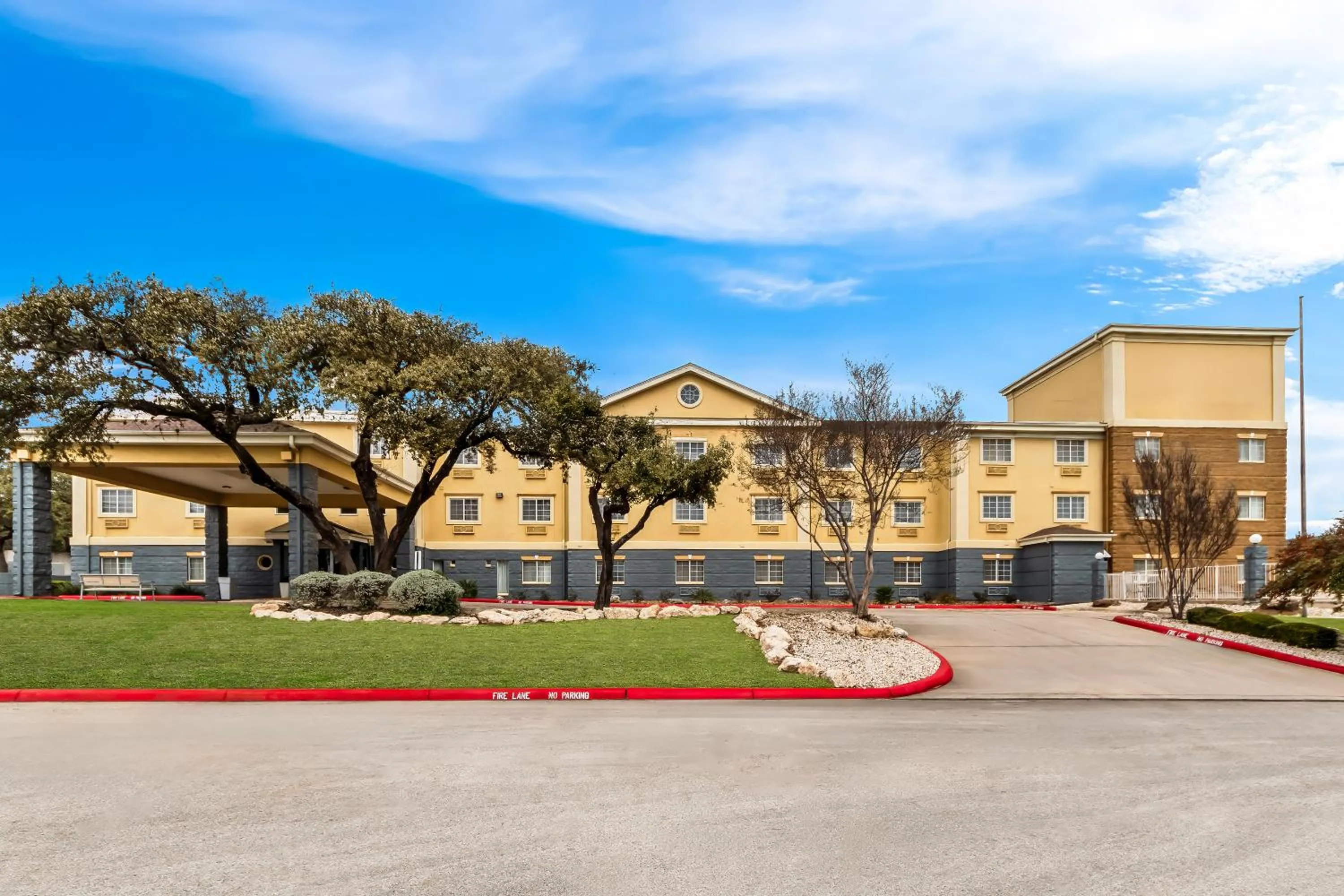 Property building in Quality Inn & Suites San Antonio Airport - Stone Oak