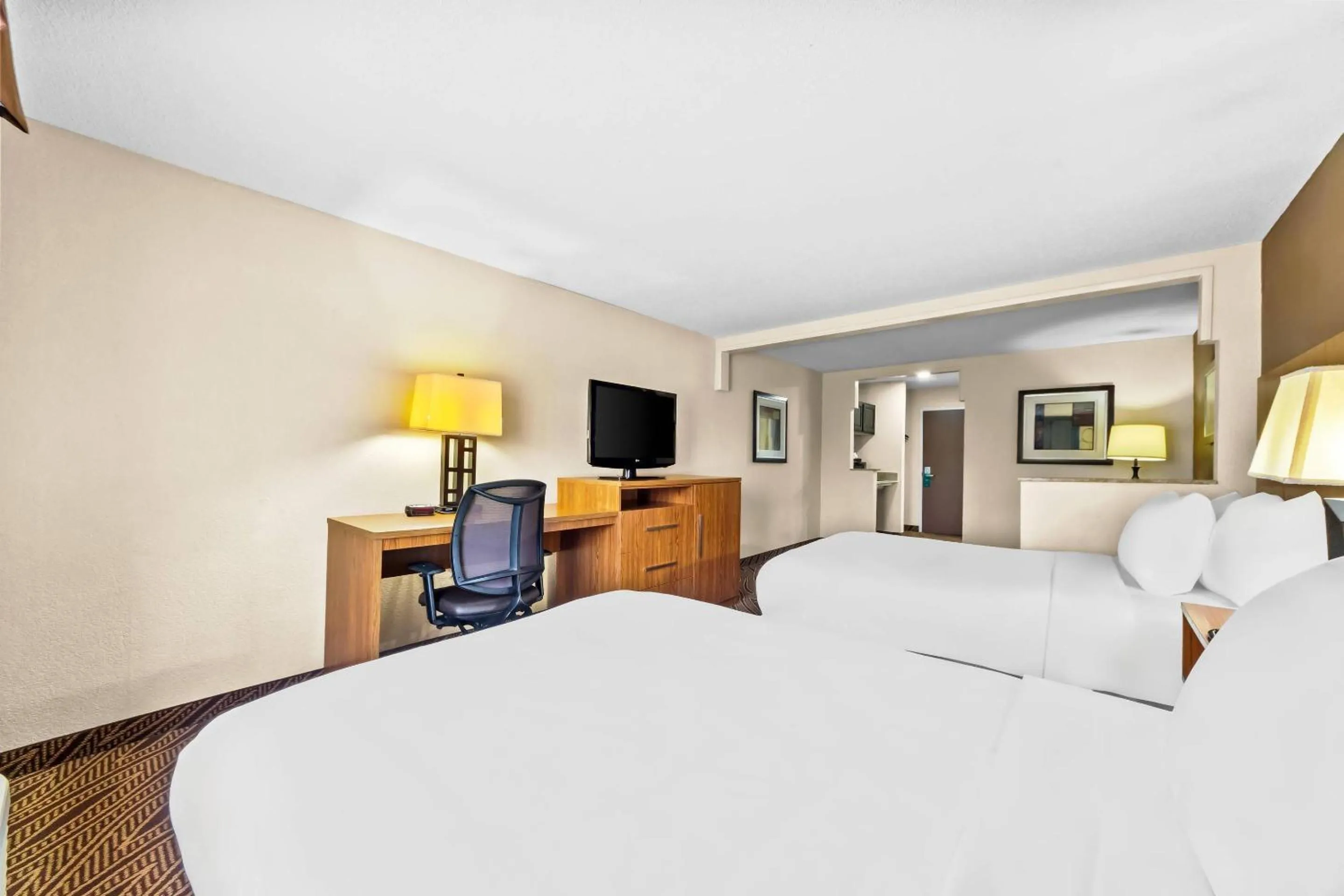 Bedroom, Bed in Quality Inn & Suites San Antonio Airport - Stone Oak