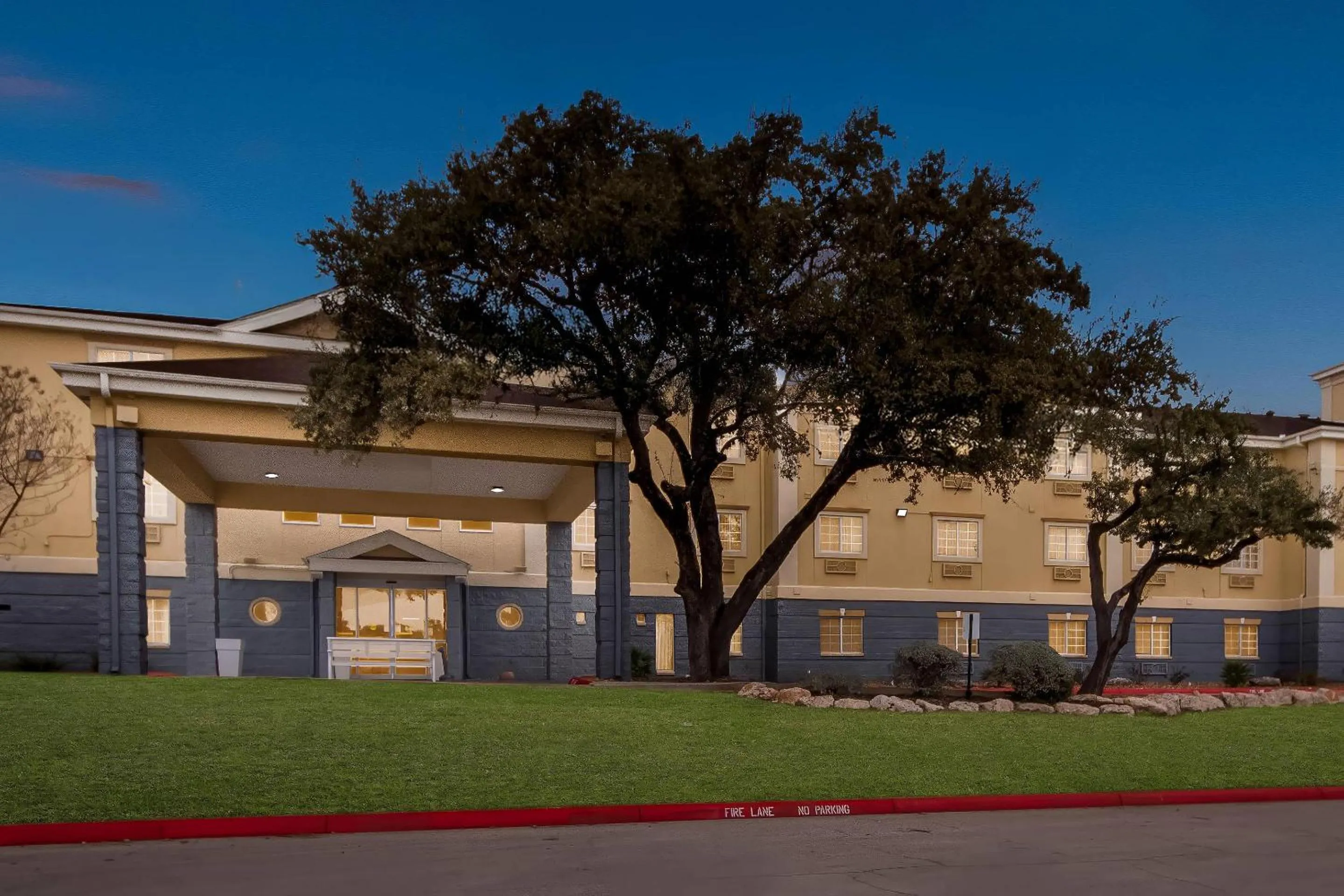 Property building in Quality Inn & Suites San Antonio Airport - Stone Oak