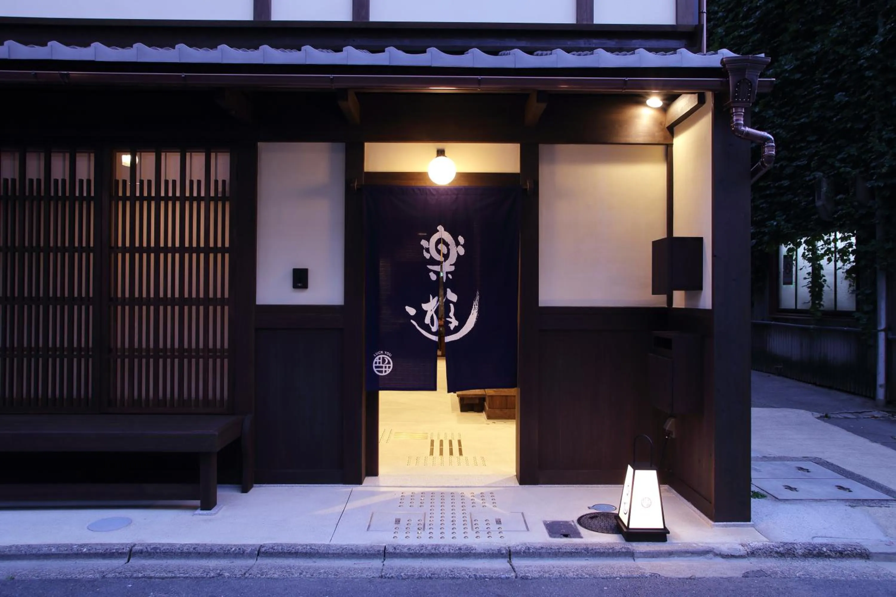 Facade/entrance in Luck You Kyoto