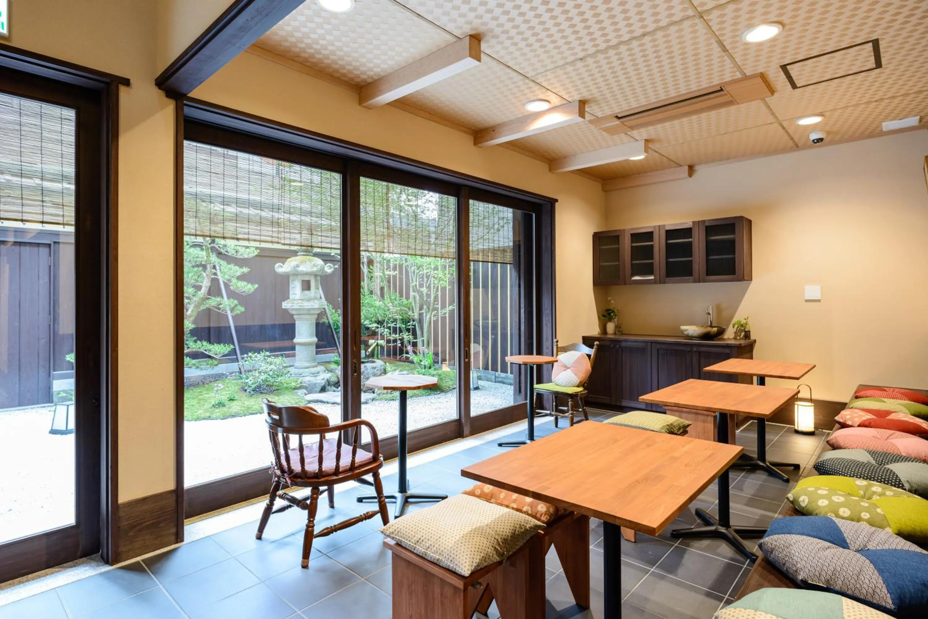 Communal lounge/ TV room in Luck You Kyoto