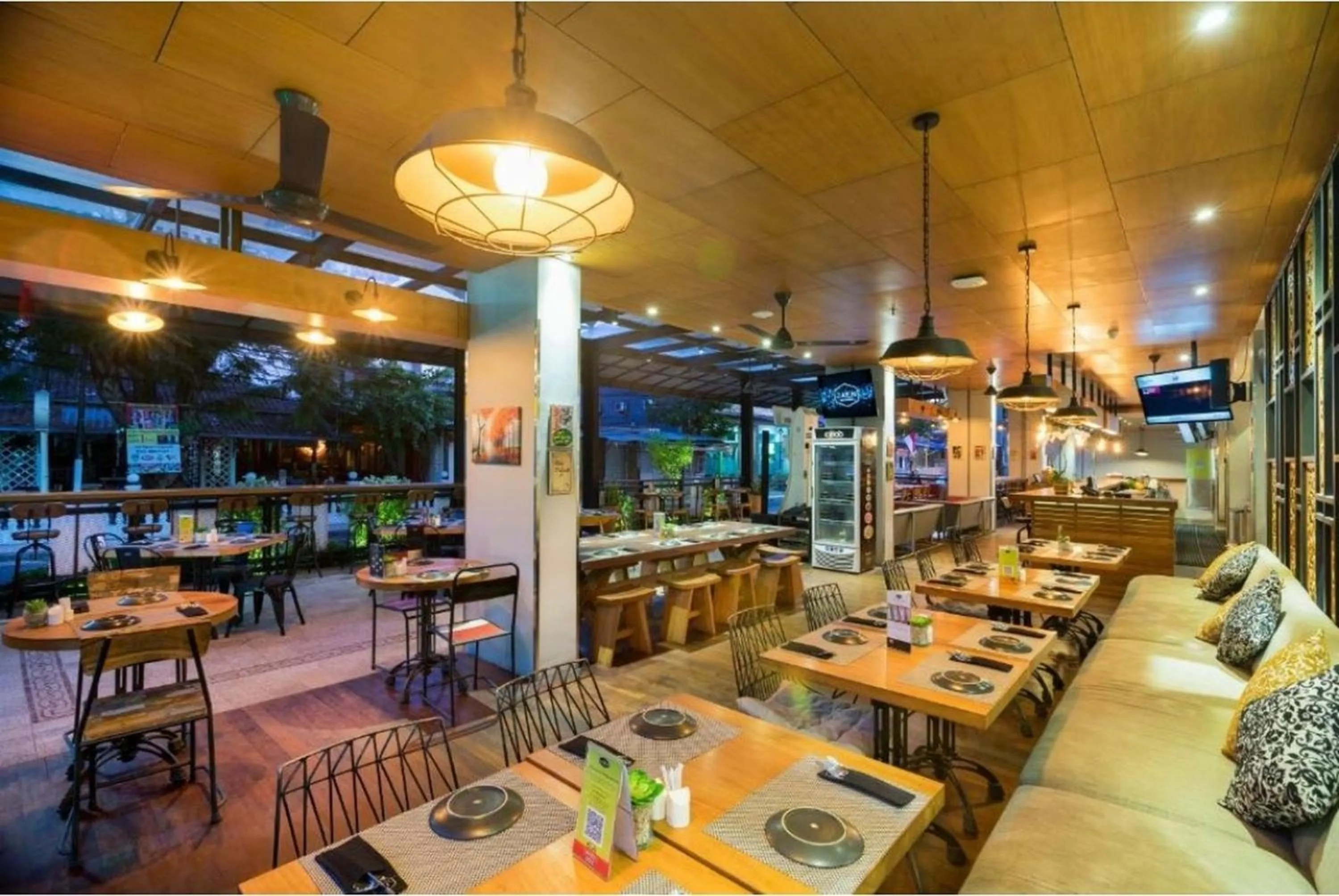 Restaurant/places to eat in Palette Legian Beach