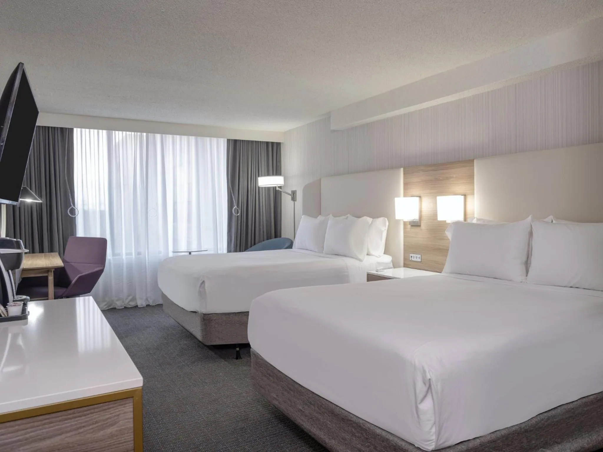 Photo of the whole room, Bed in Crowne Plaza Indianapolis-Airport by IHG