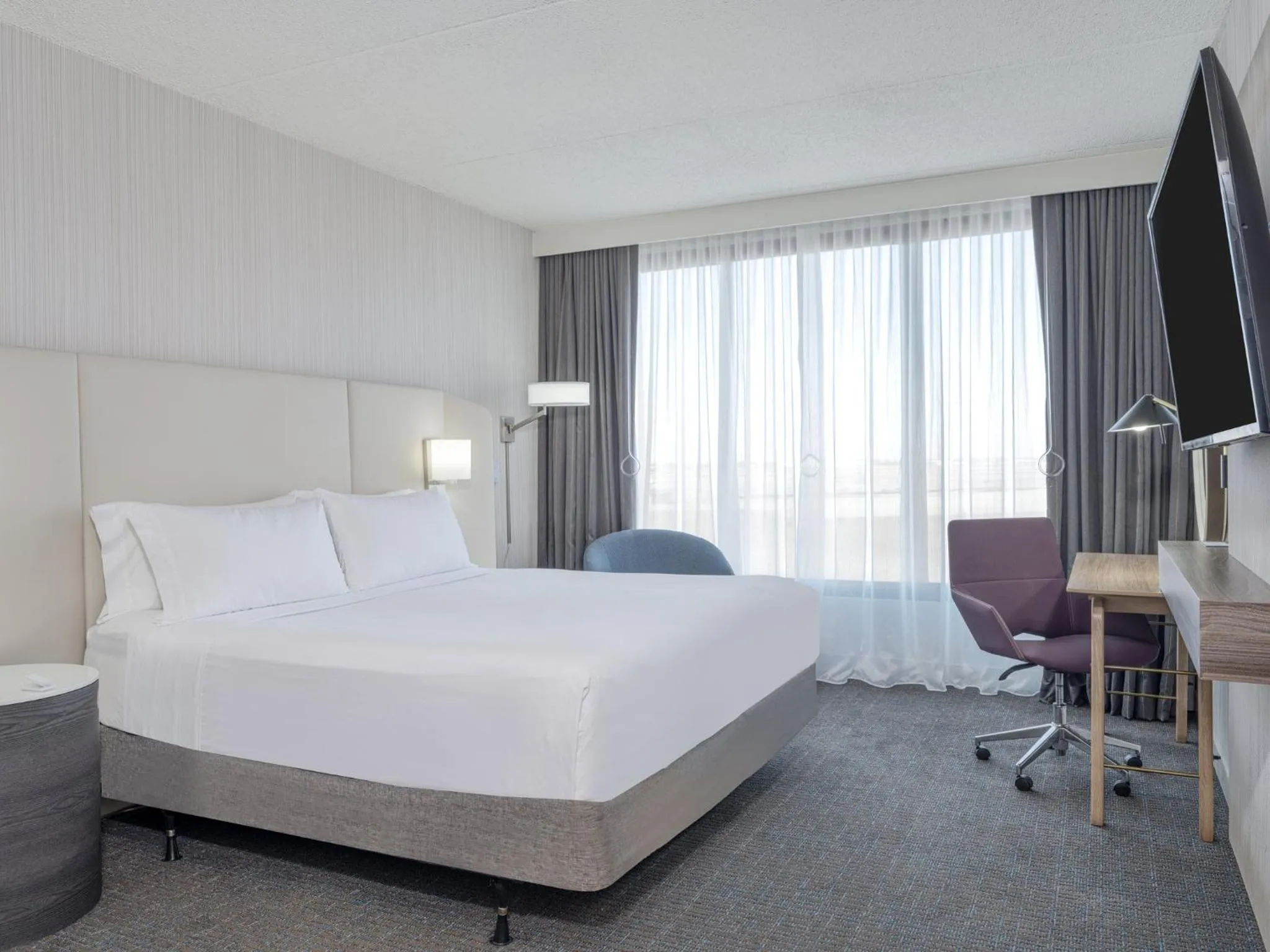 Photo of the whole room, Bed in Crowne Plaza Indianapolis-Airport by IHG