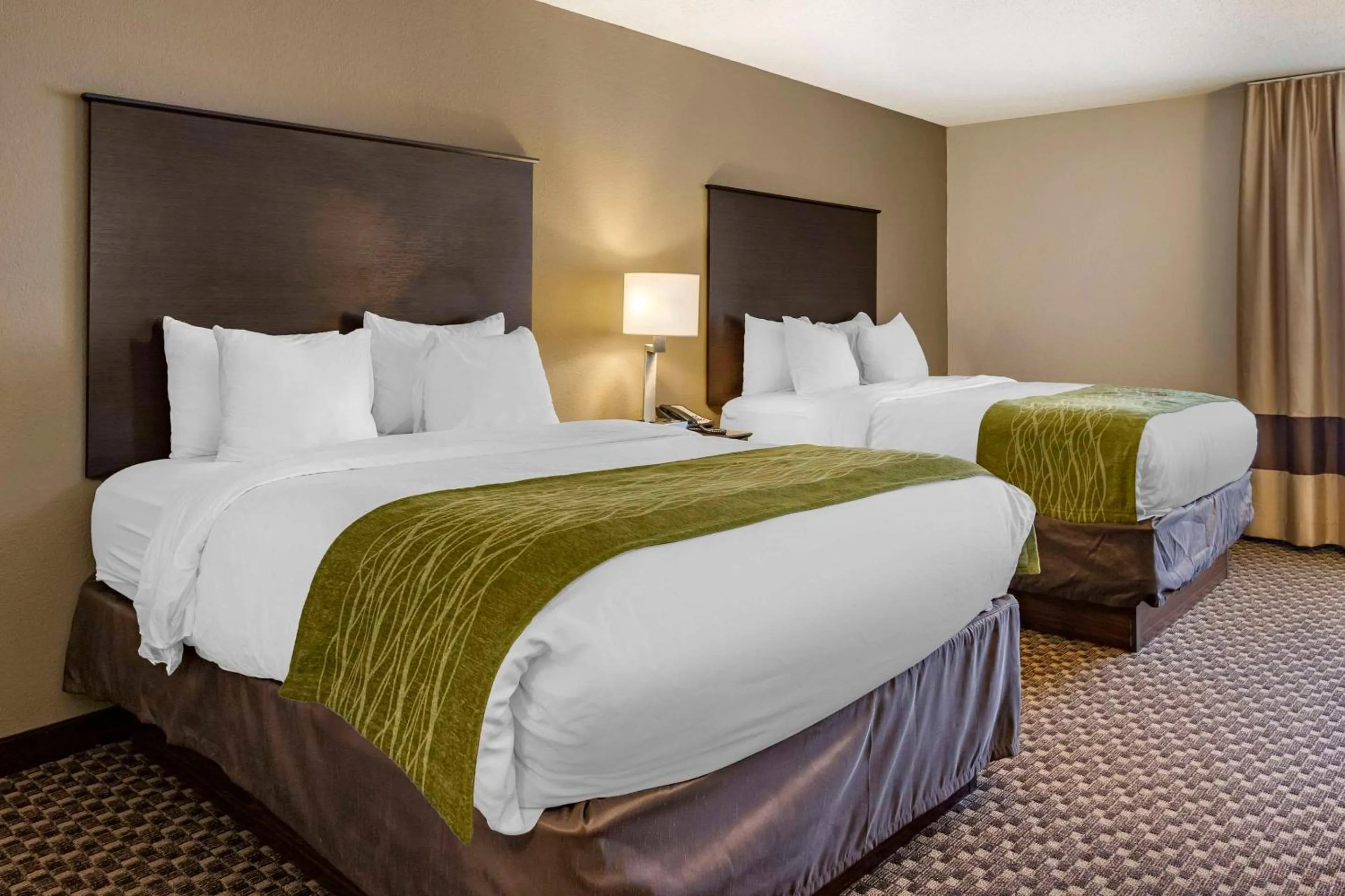 Bedroom, Bed in Comfort Inn Wings Stadium