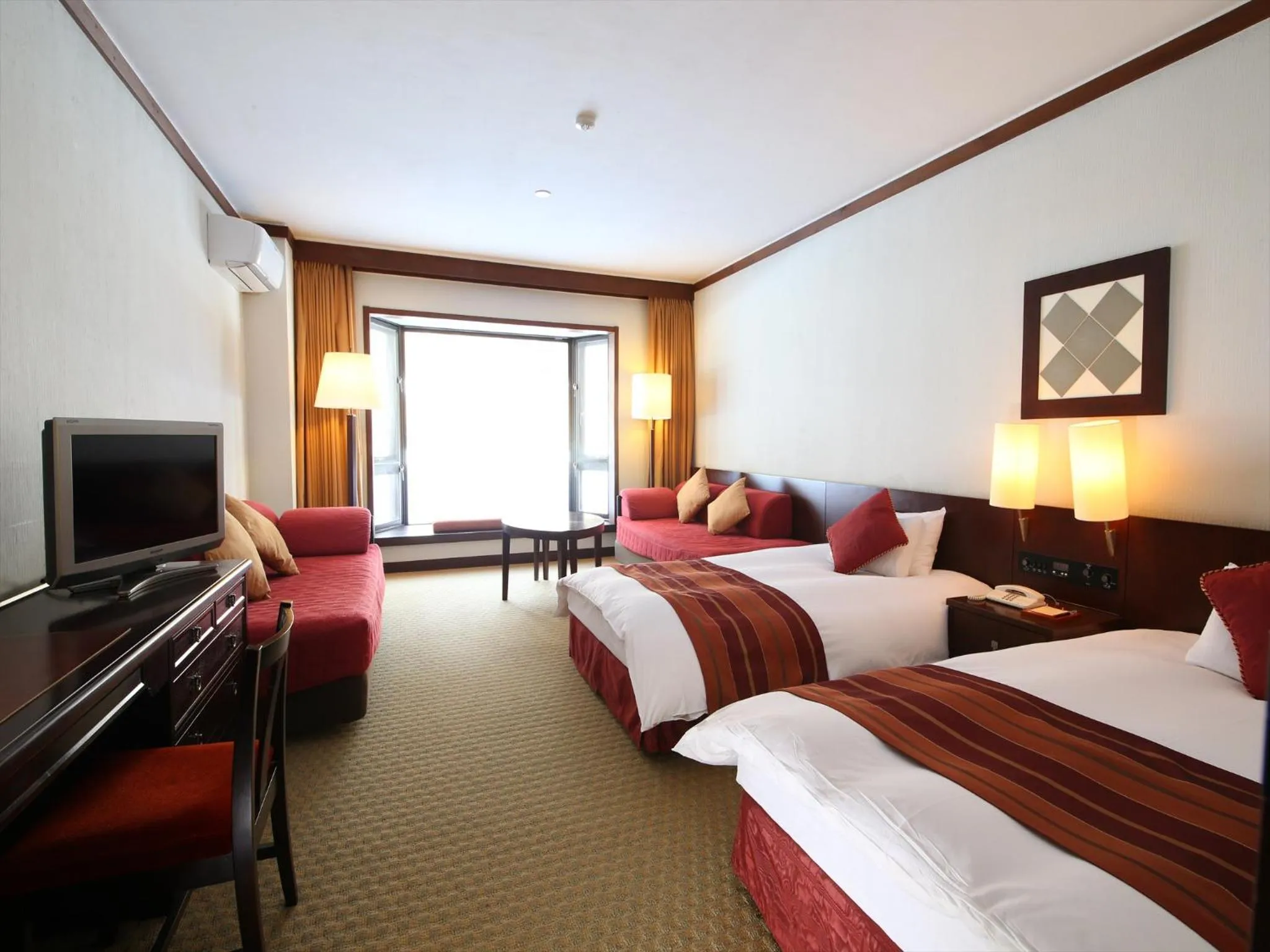 Photo of the whole room, Bed in Tateshina Tokyu Hotel