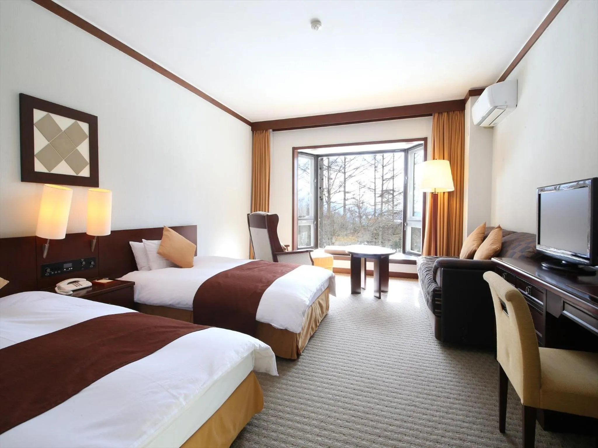 Living room, Bed in Tateshina Tokyu Hotel