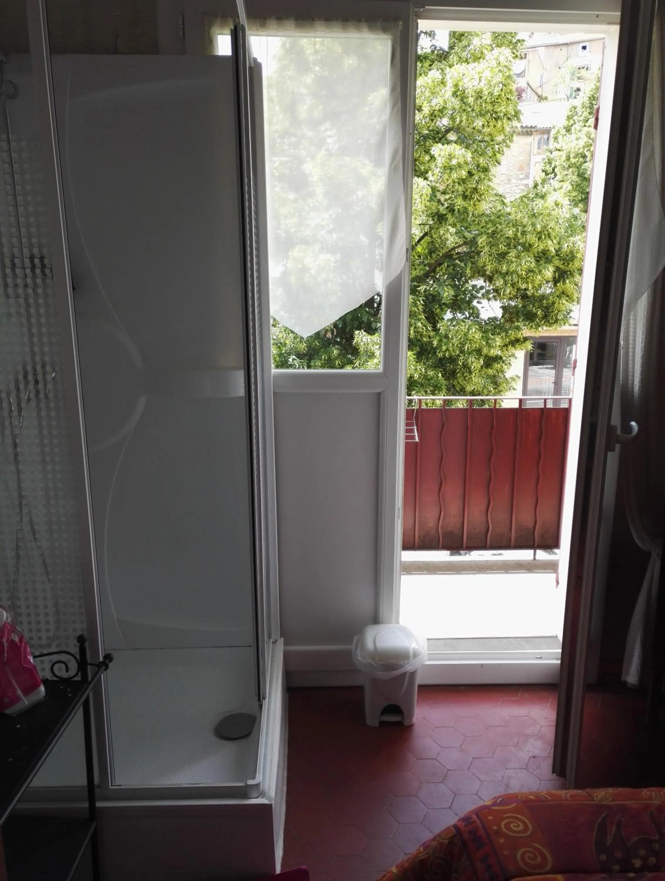 Shower in Le Chemin Neuf