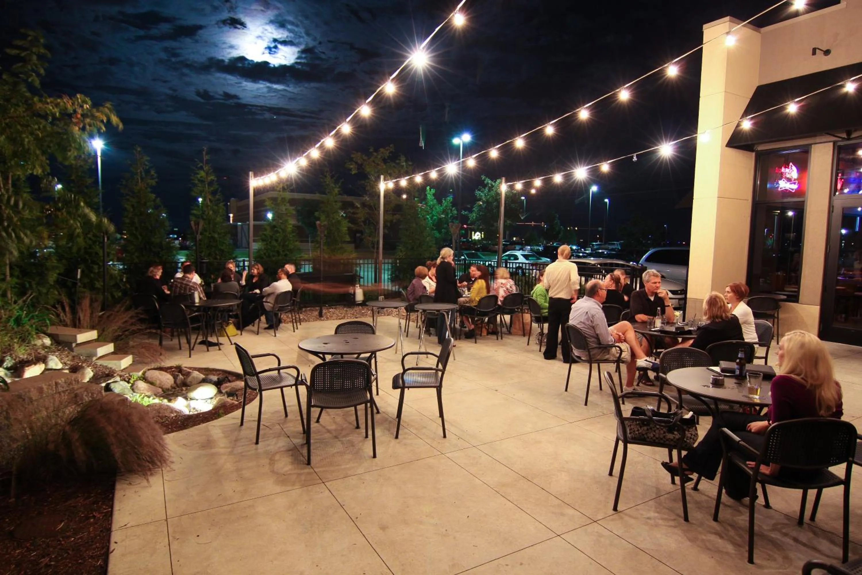 Lounge or bar in Holiday Inn Hotel & Suites Bloomington Airport by IHG