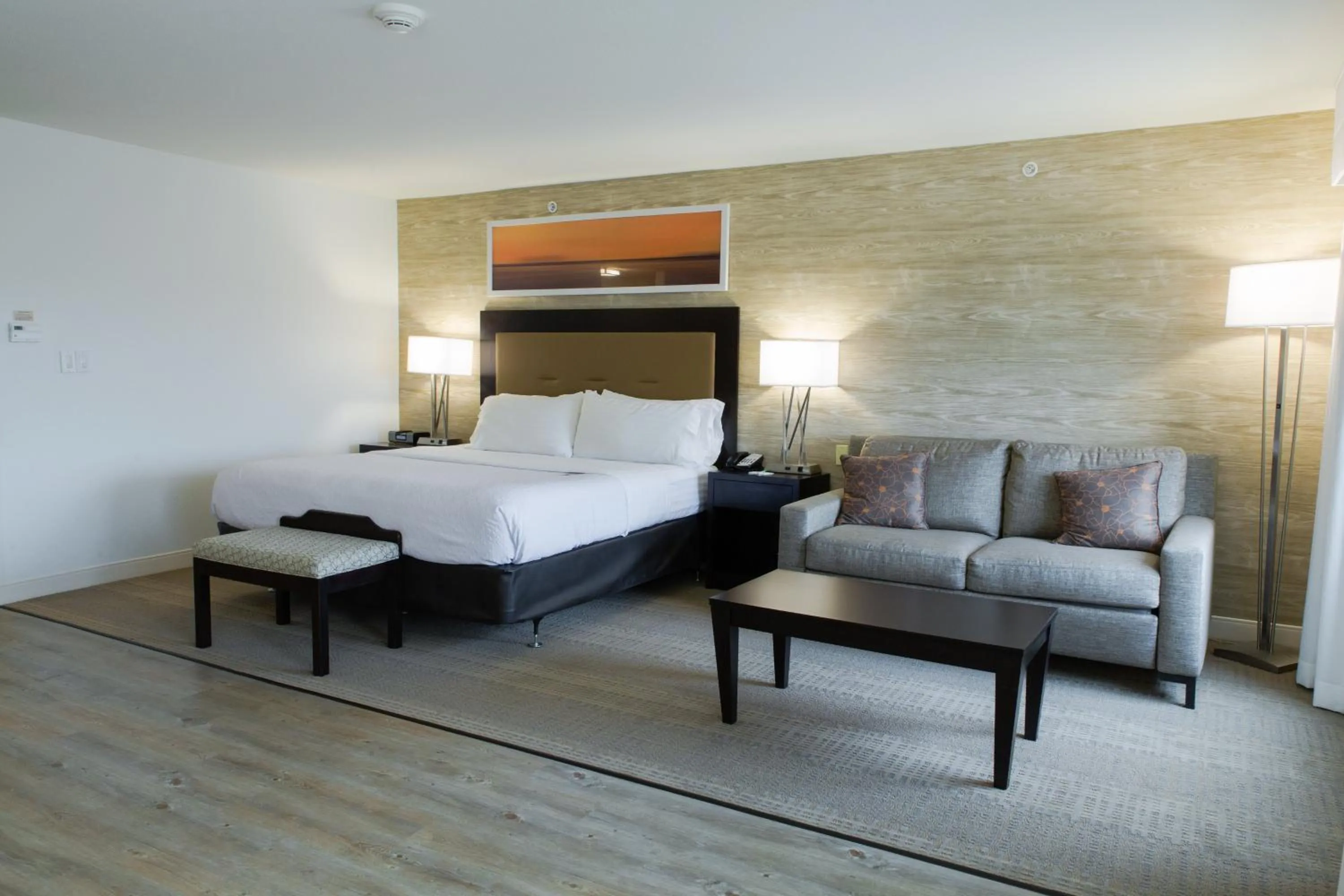 Photo of the whole room, Bed in Holiday Inn Hotel & Suites Bloomington Airport by IHG