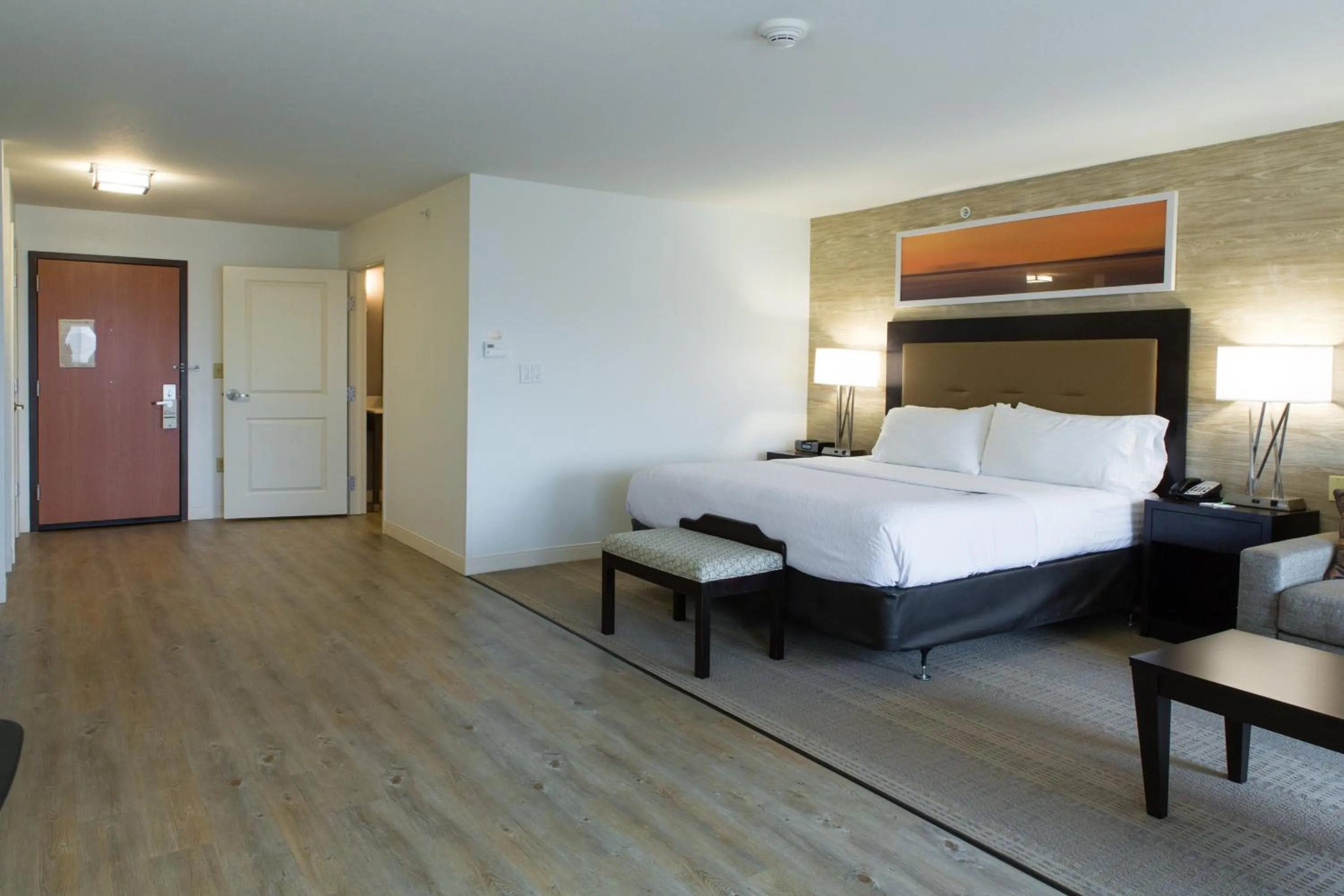 Photo of the whole room, Bed in Holiday Inn Hotel & Suites Bloomington Airport by IHG