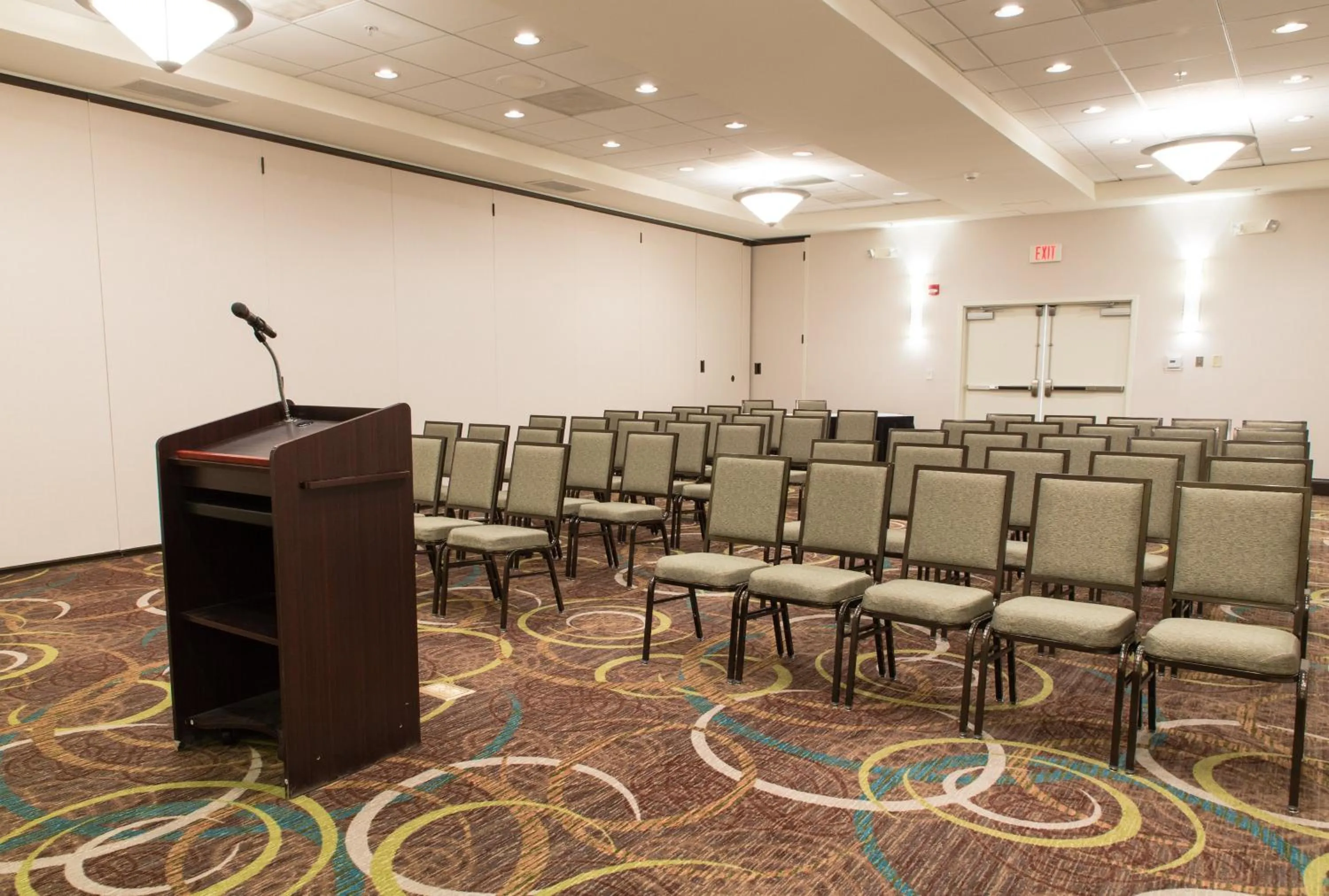Meeting/conference room in Holiday Inn Hotel & Suites Bloomington Airport by IHG