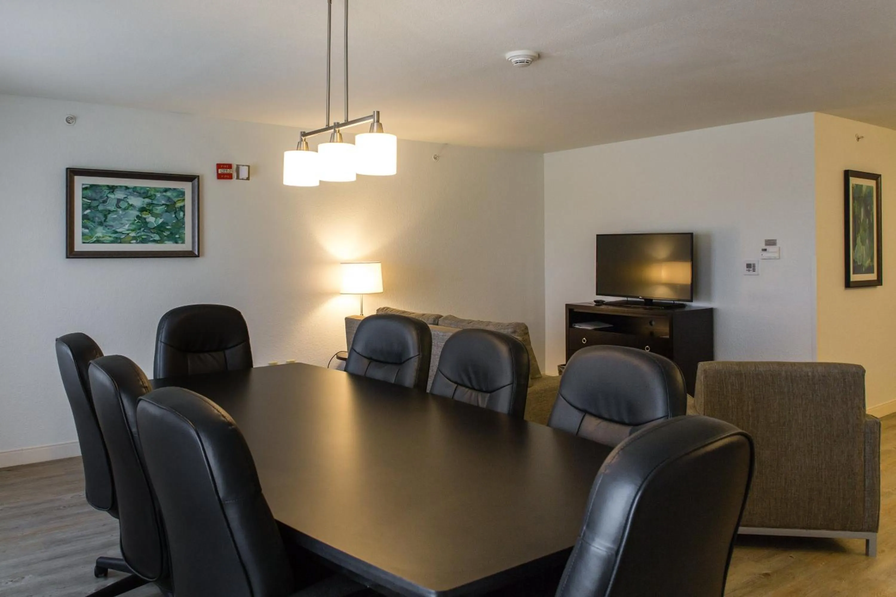 Bedroom in Holiday Inn Hotel & Suites Bloomington Airport by IHG