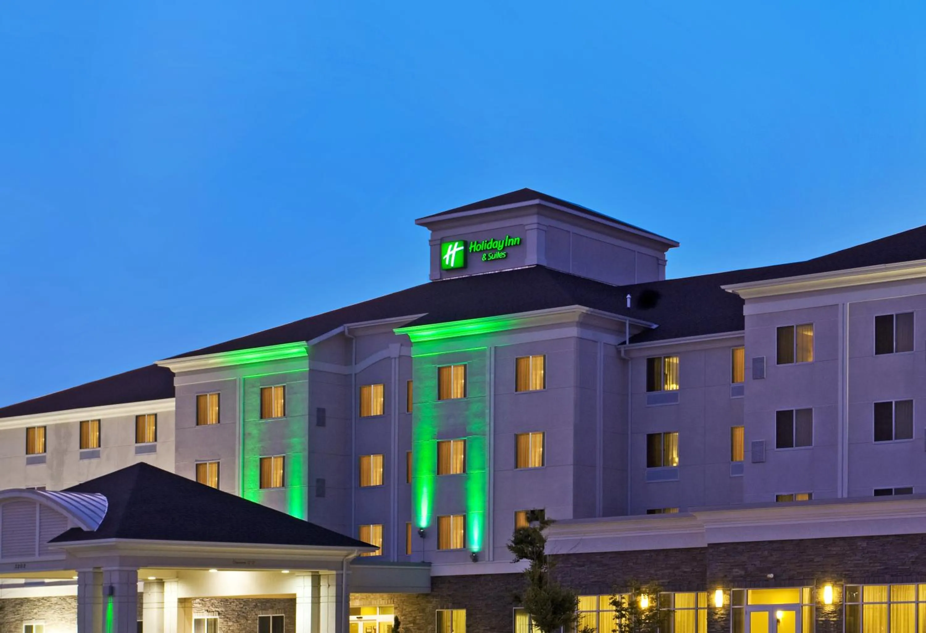 Property building in Holiday Inn Hotel & Suites Bloomington Airport by IHG