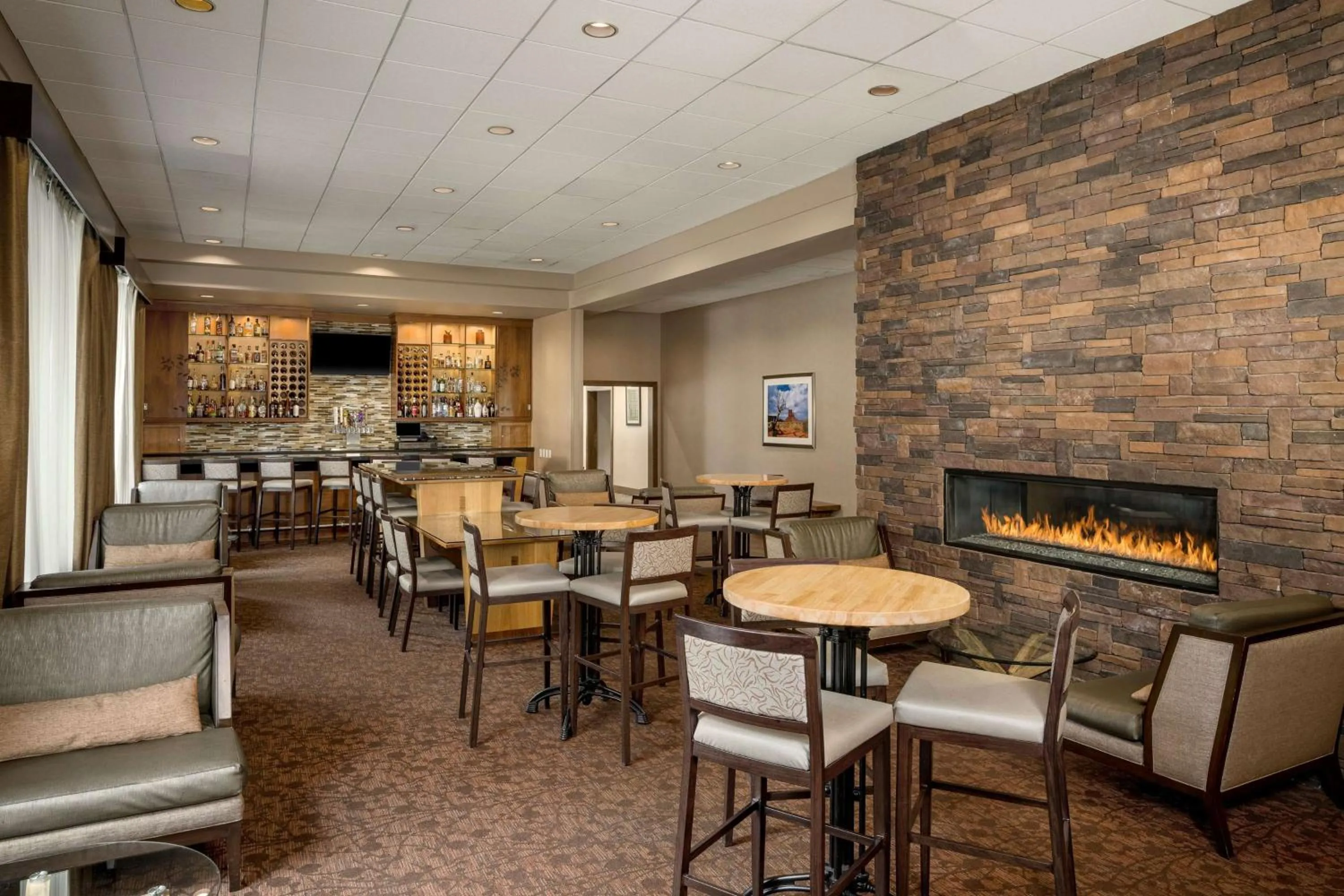 Lounge or bar in DoubleTree by Hilton Hotel Flagstaff