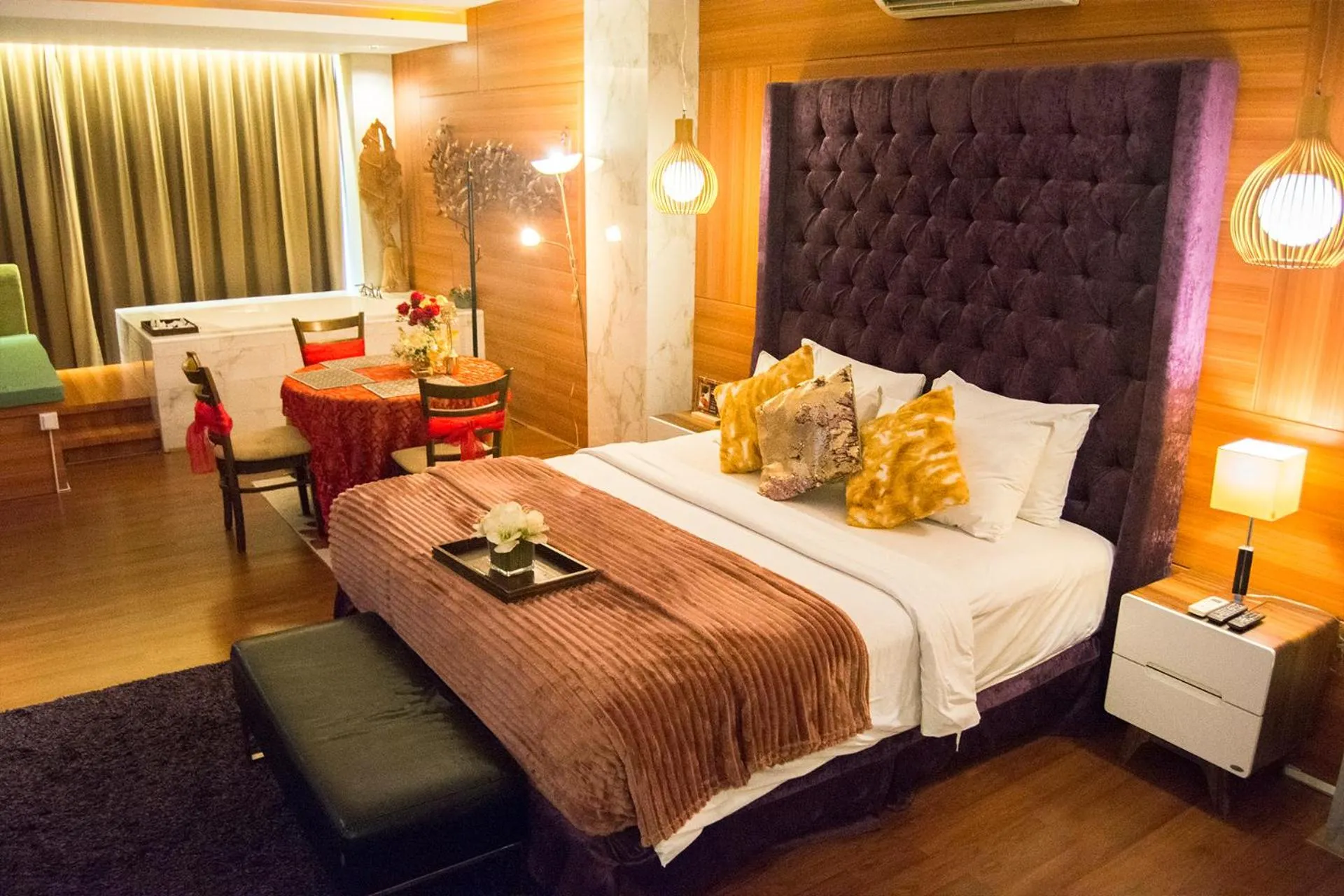 Bedroom, Bed in Royal Asnof Hotel Pekanbaru