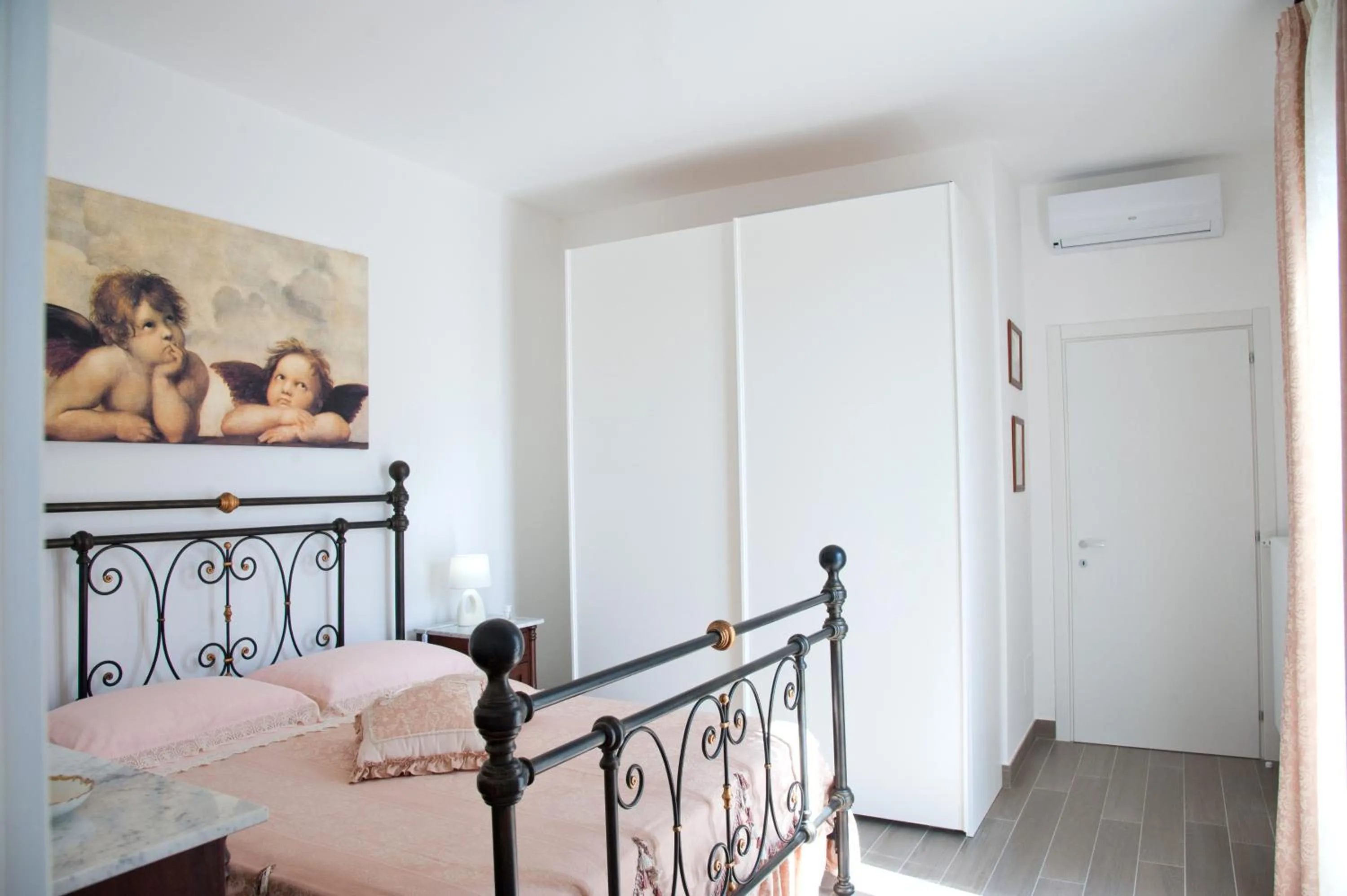 Photo of the whole room, Bed in LI CURTI B&B