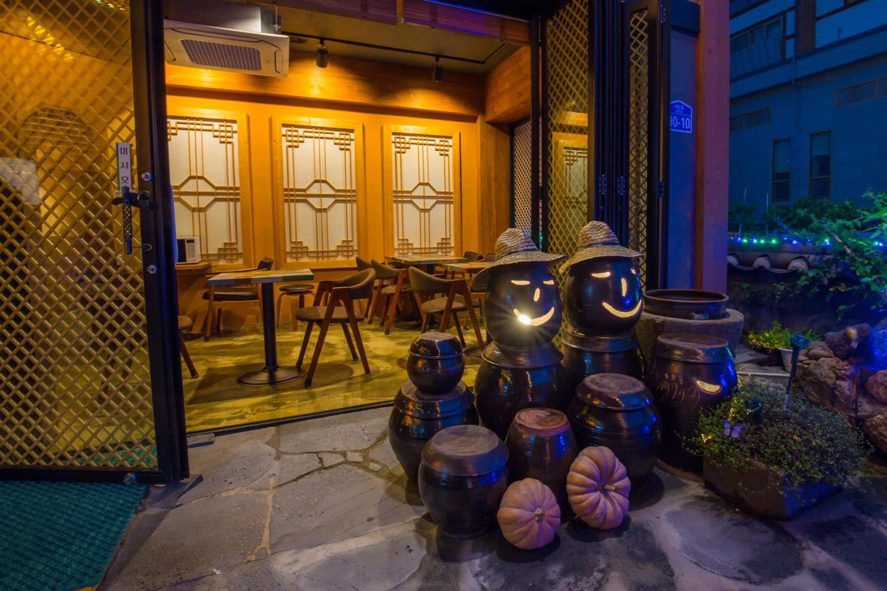 Night, Restaurant/Places to Eat in Ddlanche Guesthouse New Building