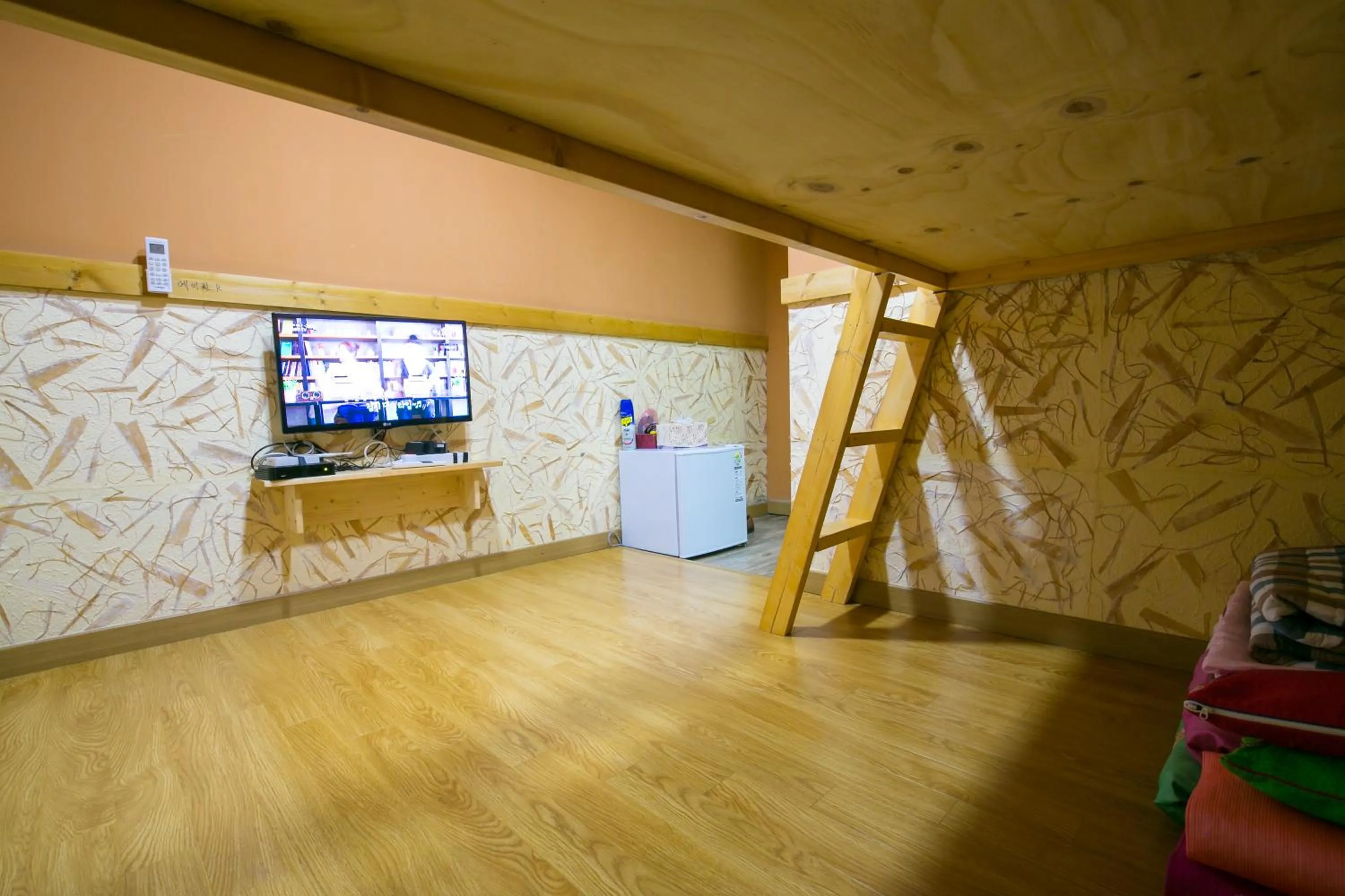 TV and multimedia, TV/Entertainment Center in Ddlanche Guesthouse New Building